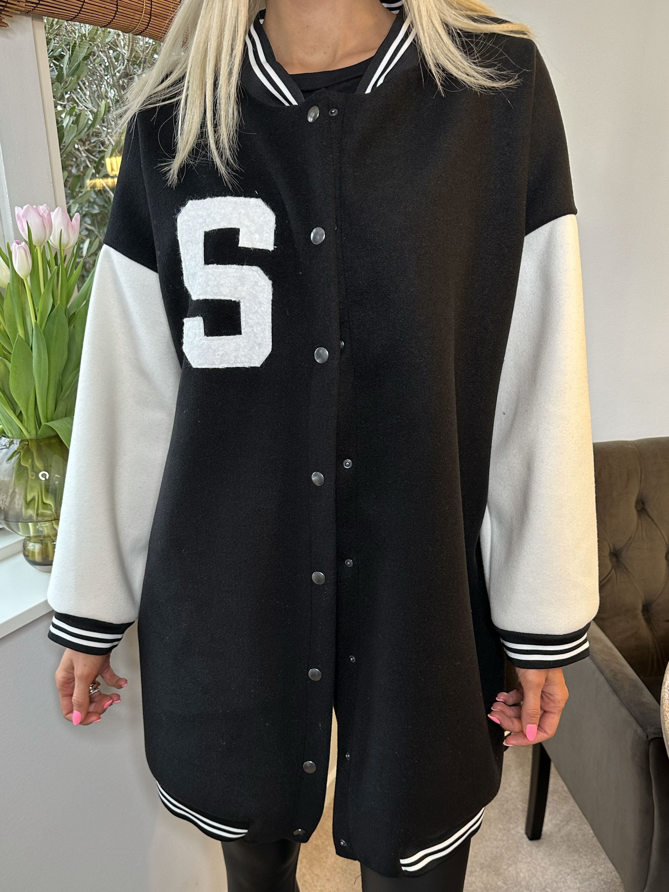 Andy - Cool lång collegejacka med tryckknappar