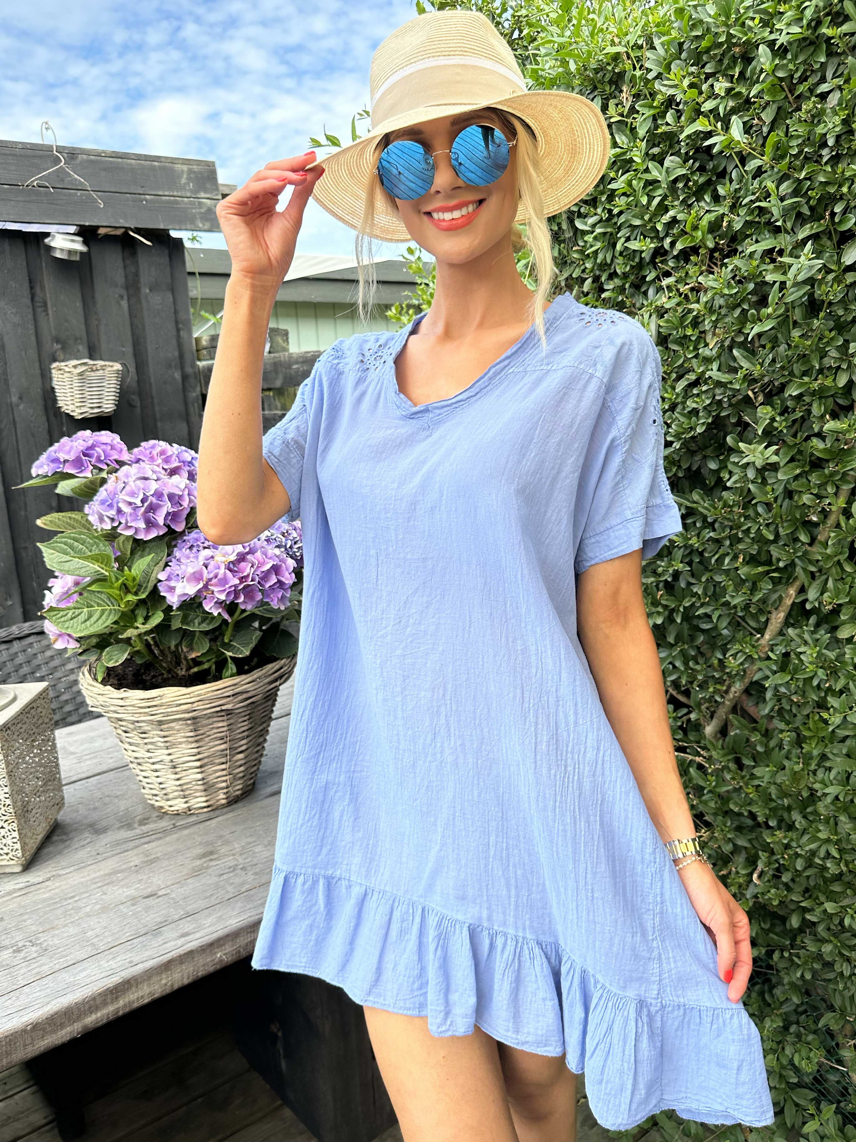 Bine - Enkel sommarklänning med broderi anglaise - Light blue