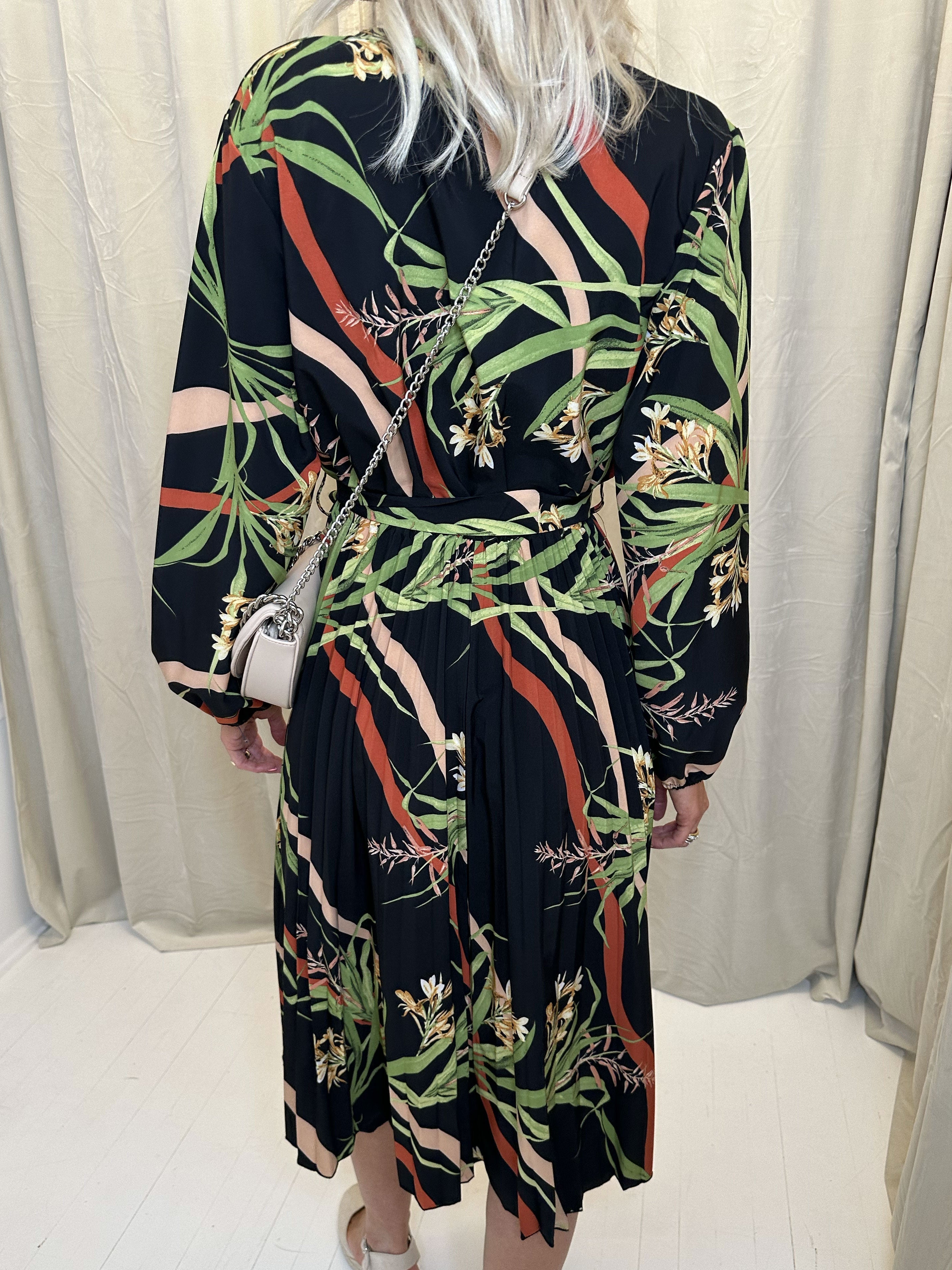 Blanca Nature - Söt sommarklänning med plisserad kjol