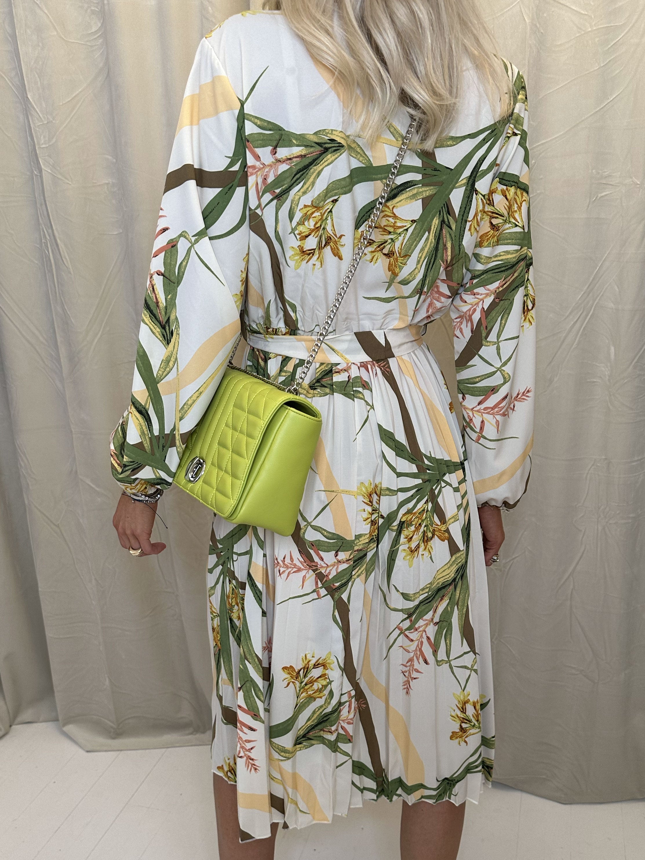 Blanca Nature - Söt sommarklänning med plisserad kjol