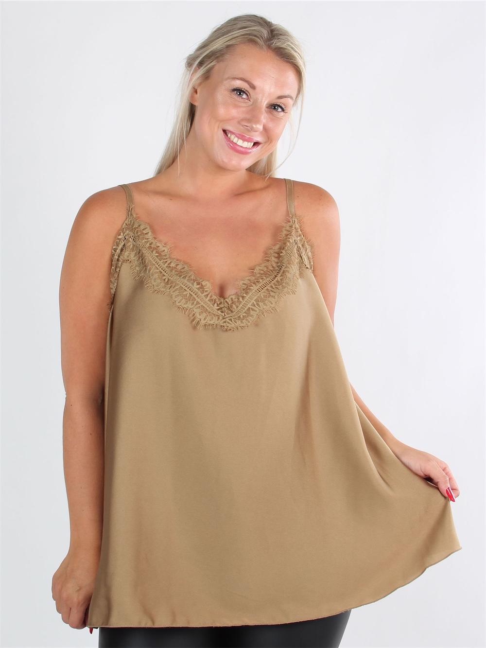 Carmita - Axelbandslös topp med spets