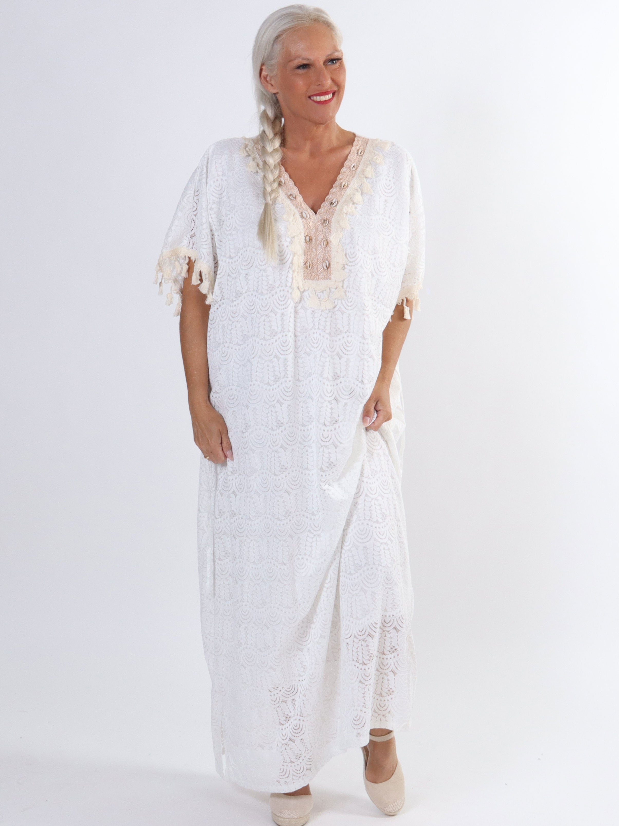 Dua - Lång tunikaklänning i spets med broderade detaljer - Black