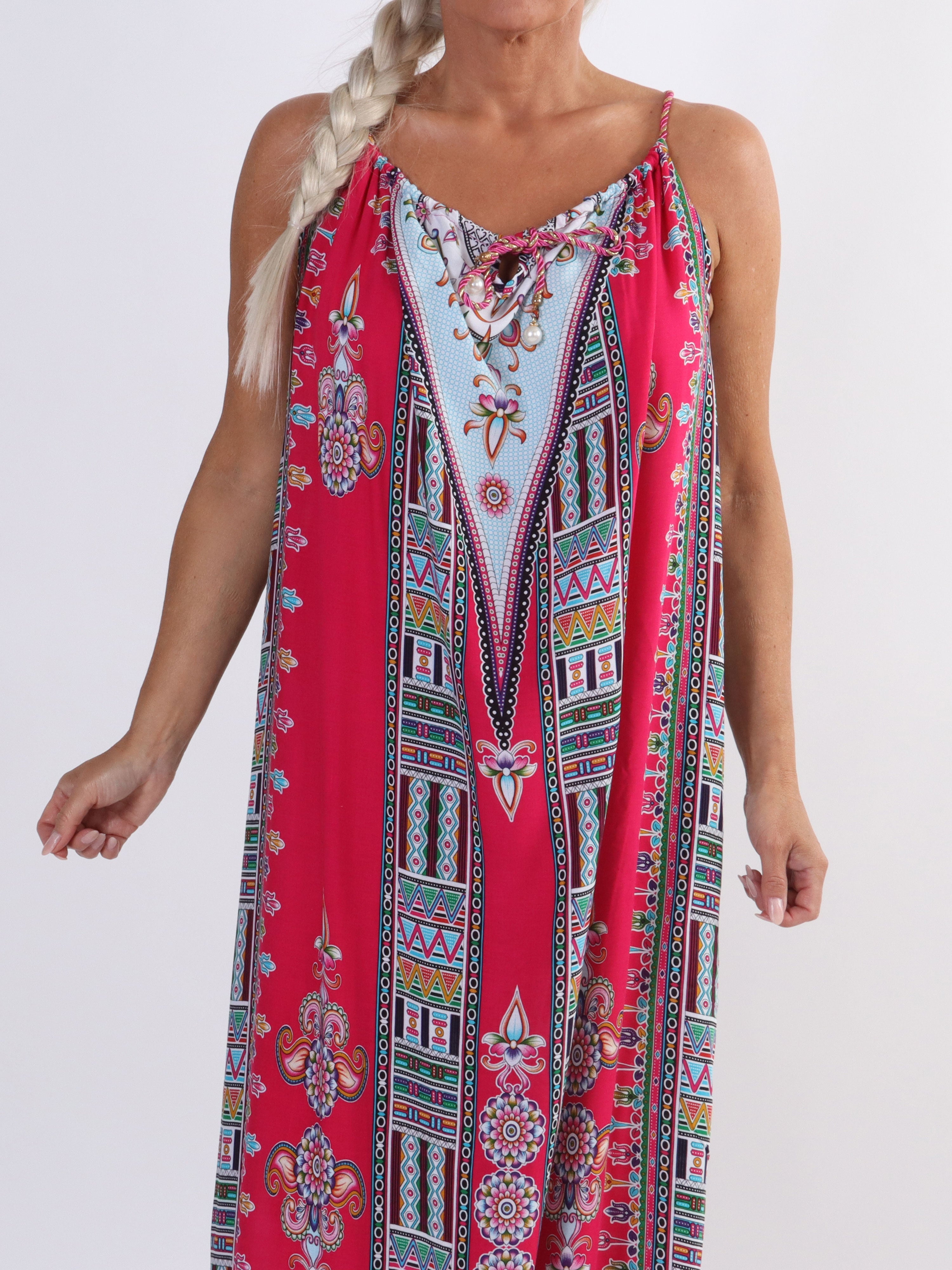 Elina - Lång färgad plus size-klänning med vridna axelband