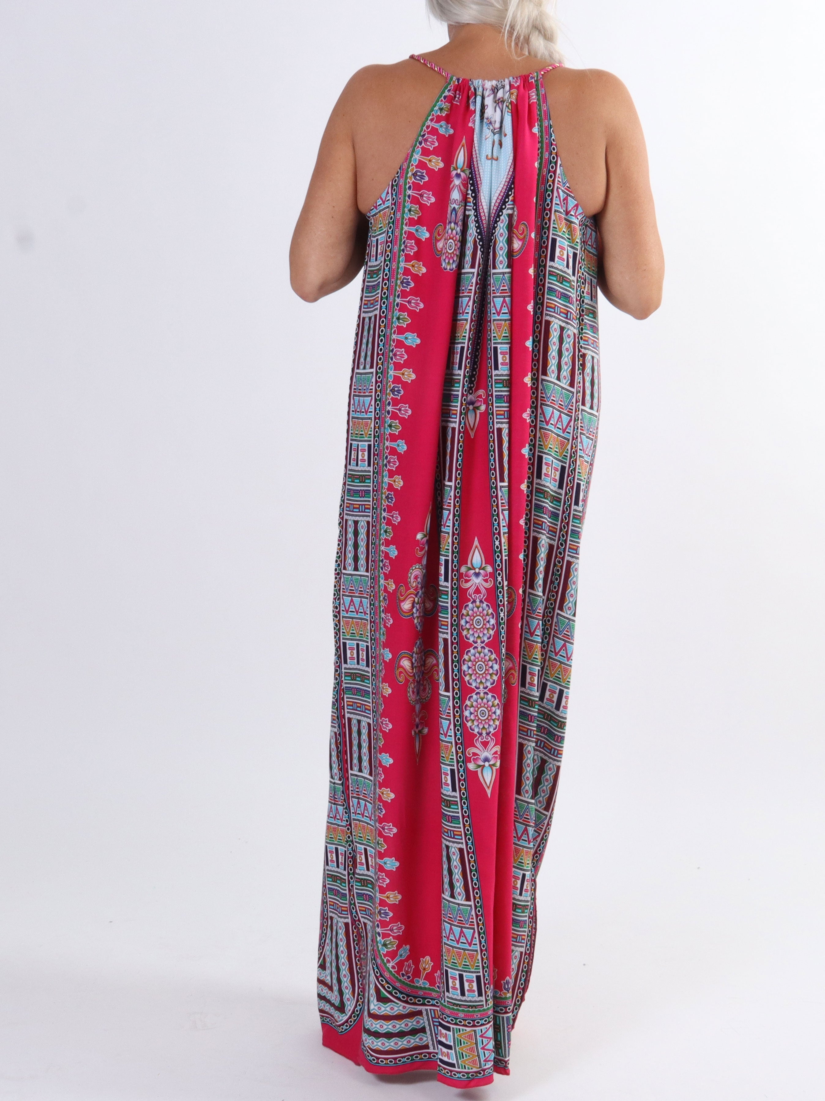 Elina - Lång färgad plus size-klänning med vridna axelband