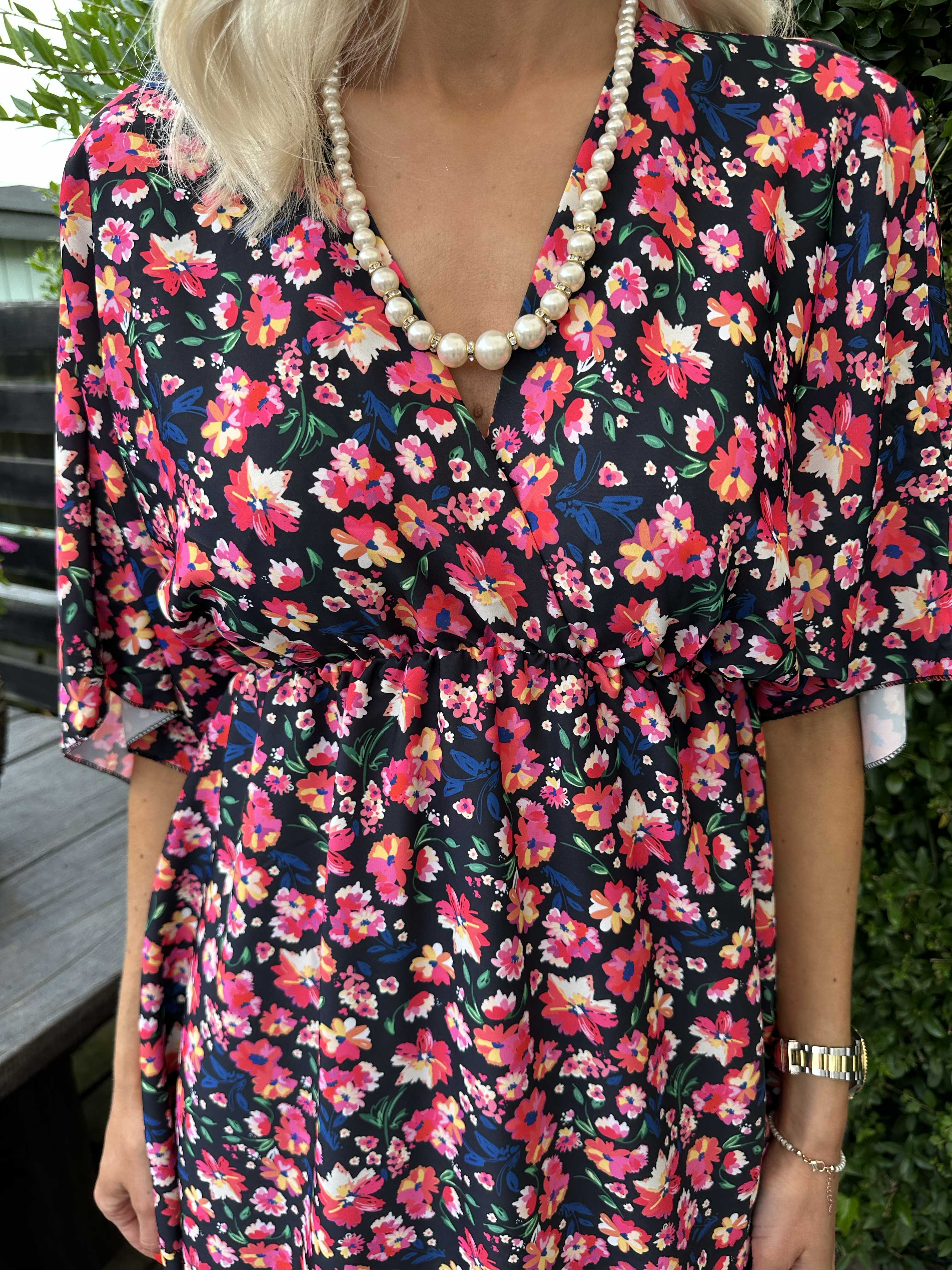 Giada - Kort klänning med blommigt tryck - Pink