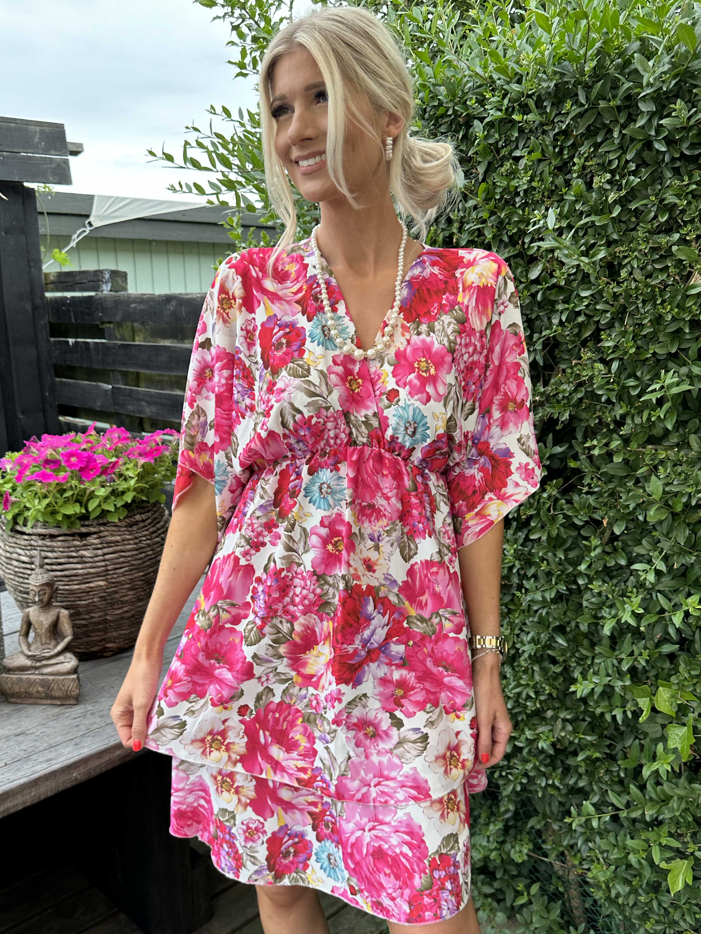 Giada - Kort klänning med blommigt tryck - Black