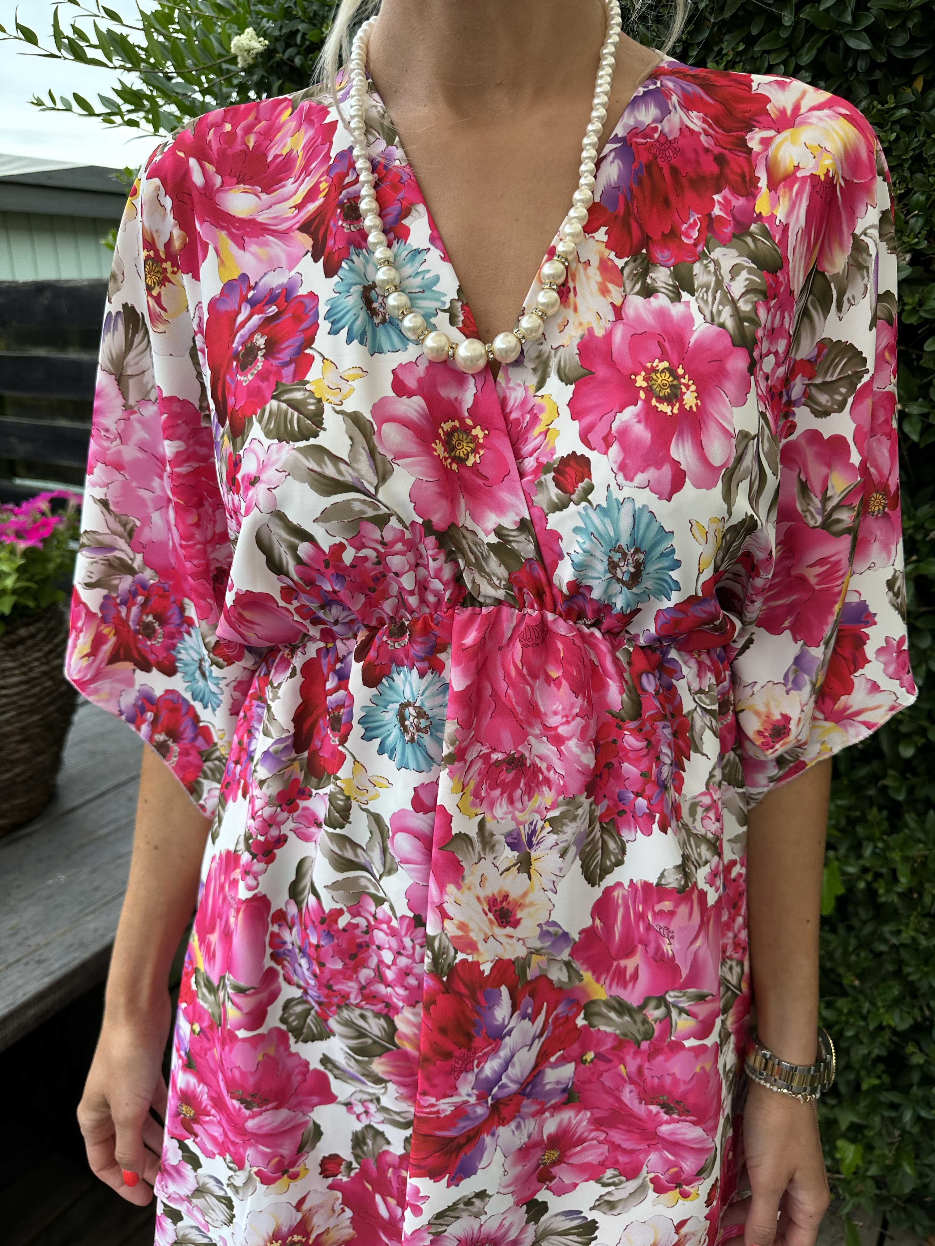 Giada - Kort klänning med blommigt tryck