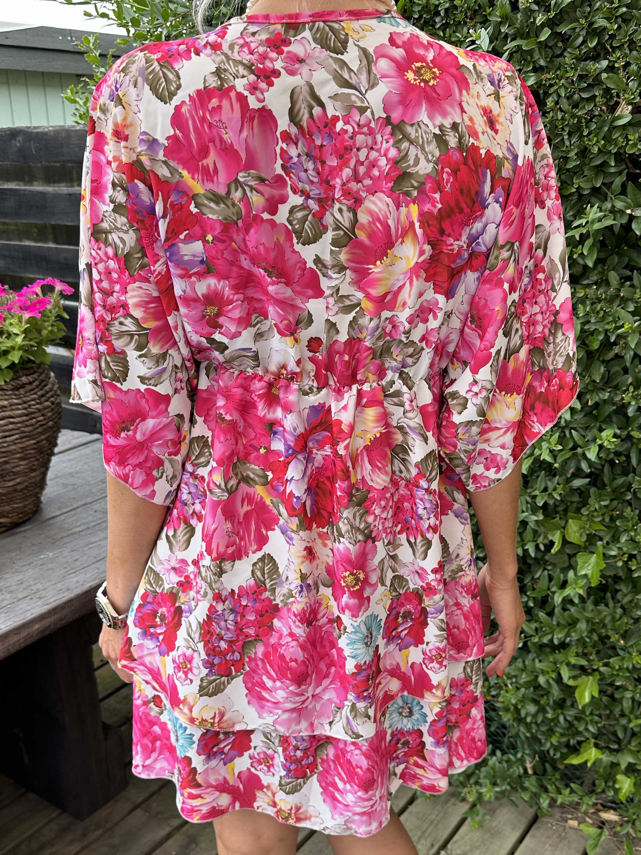 Giada - Kort klänning med blommigt tryck