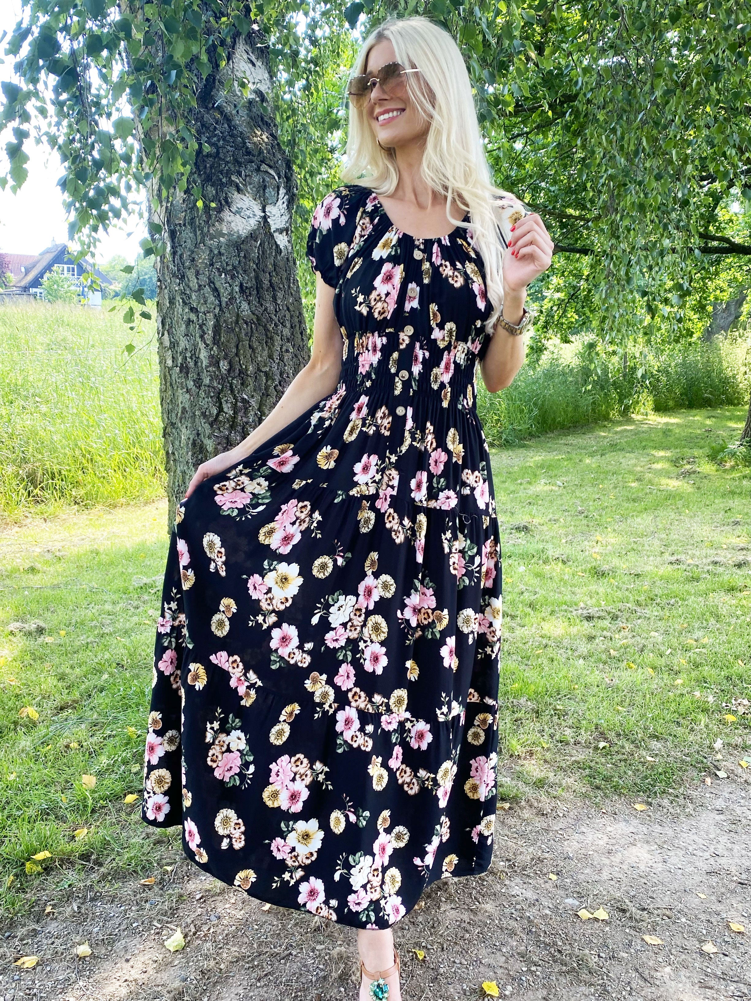 Gracia - Klänning med träknappar