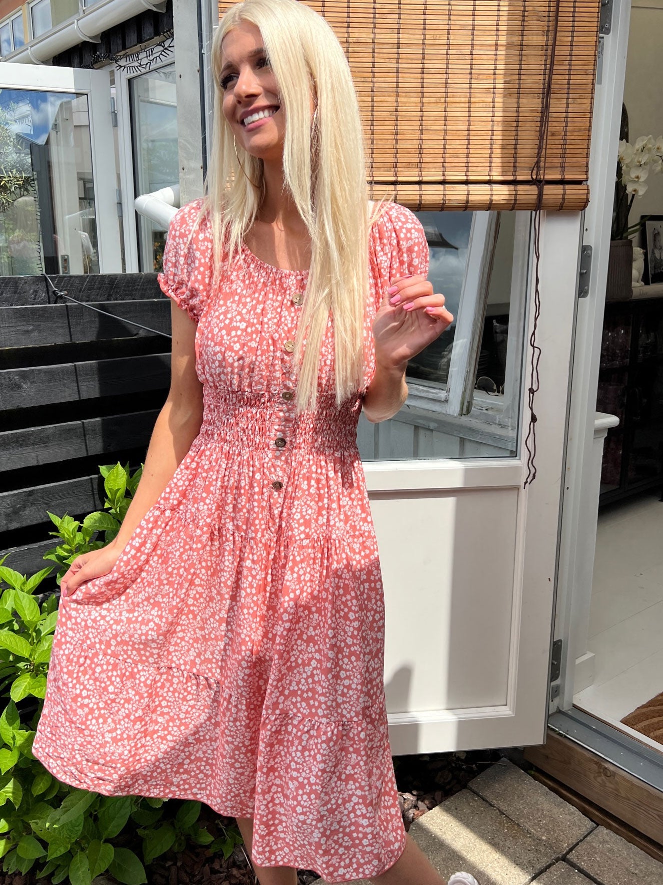 Gracia Short - Kort klänning med träknappar