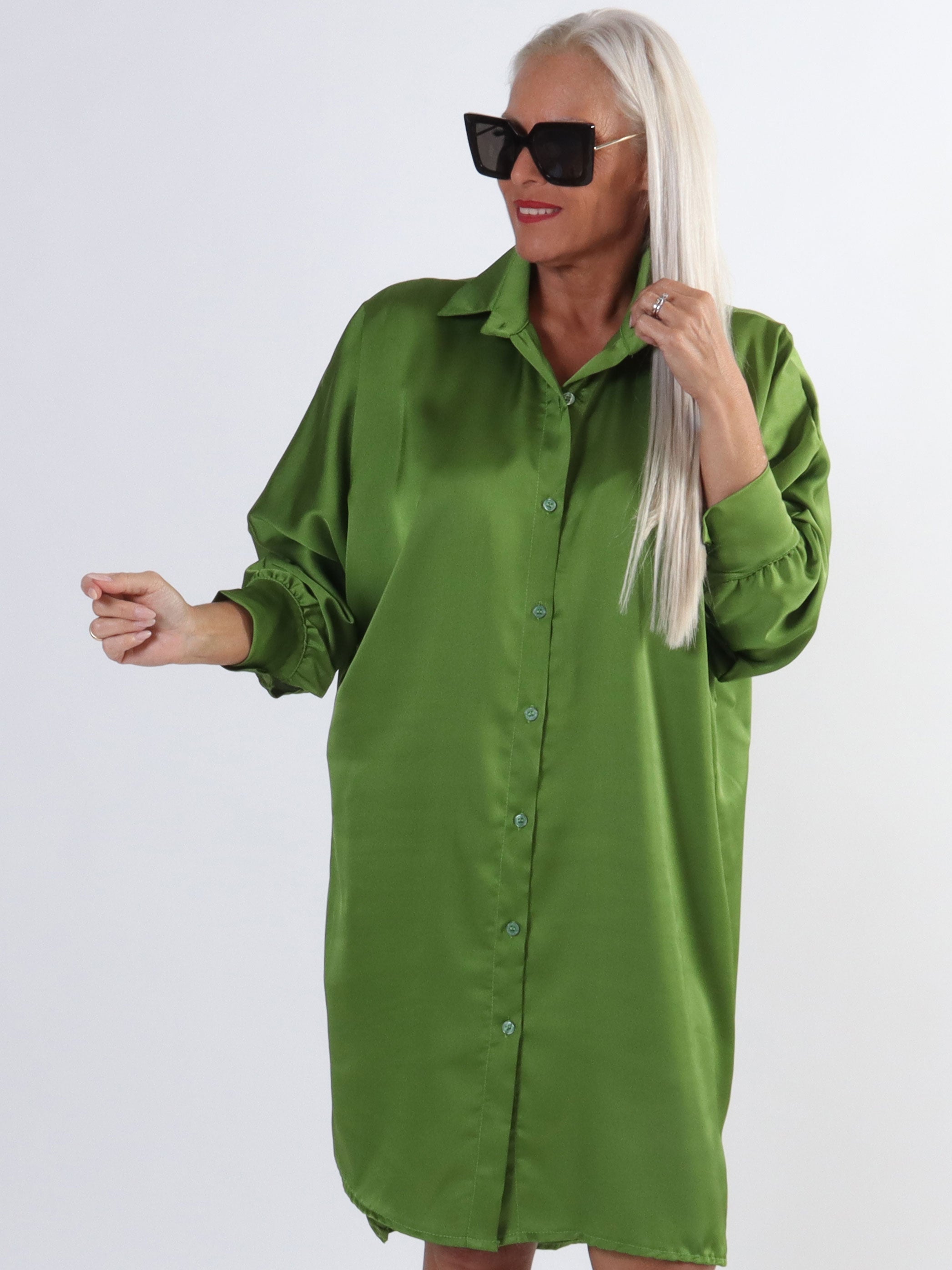 Hassel - Fin plus size skjortklänning i sidenlook - Army