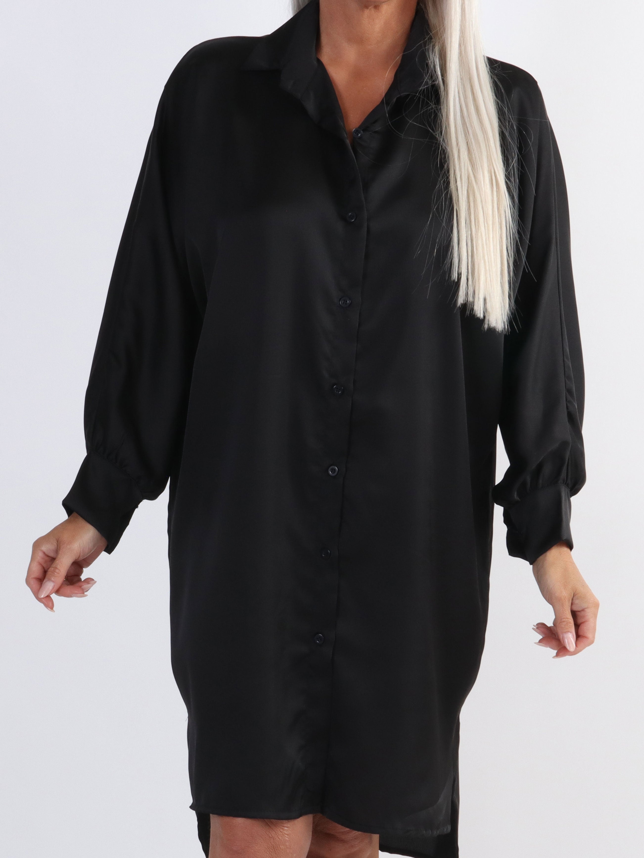 Hassel - Fin plus size skjortklänning i sidenlook