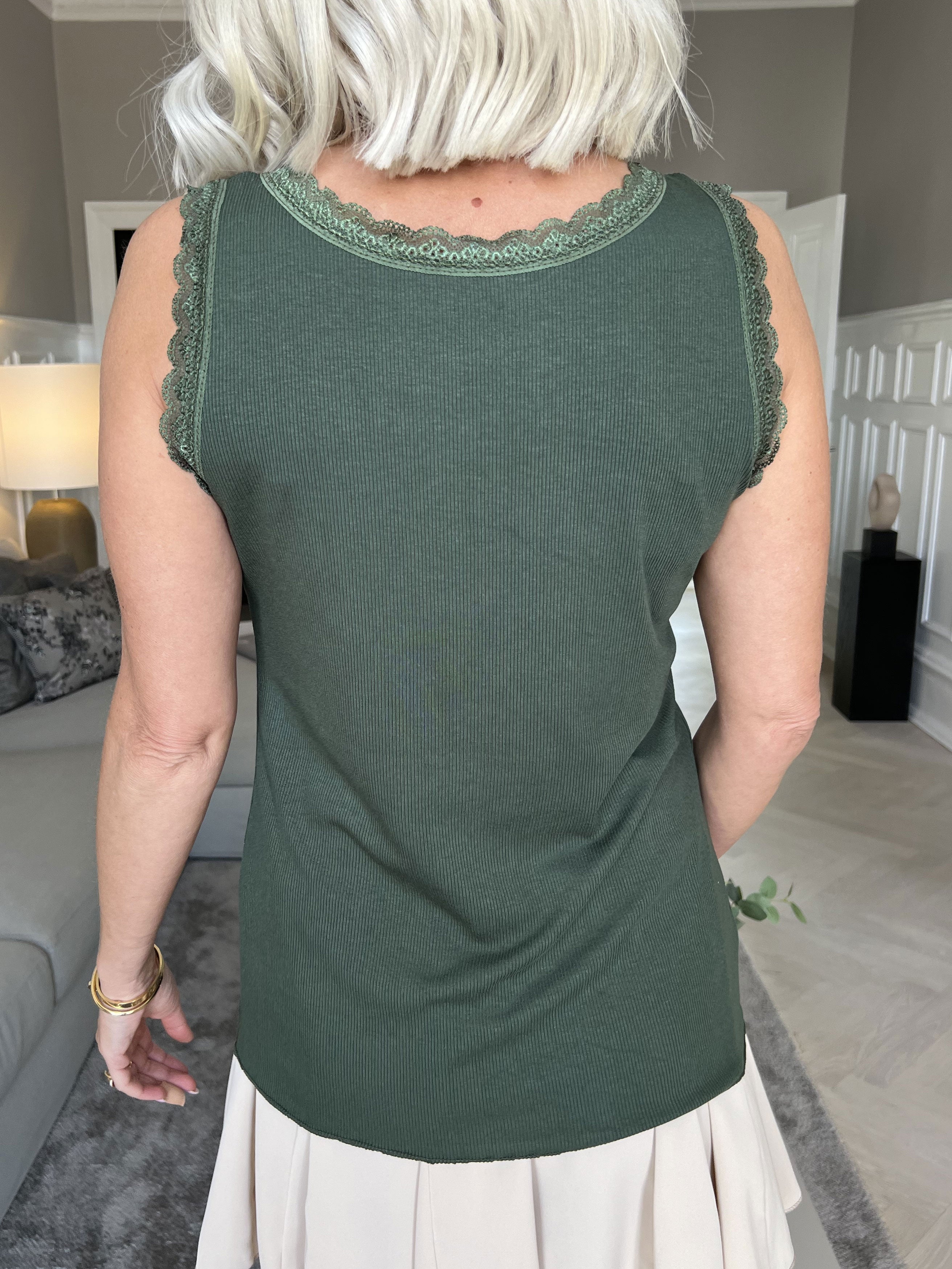 Ibina - Söt topp med resår och spetskant - Grey