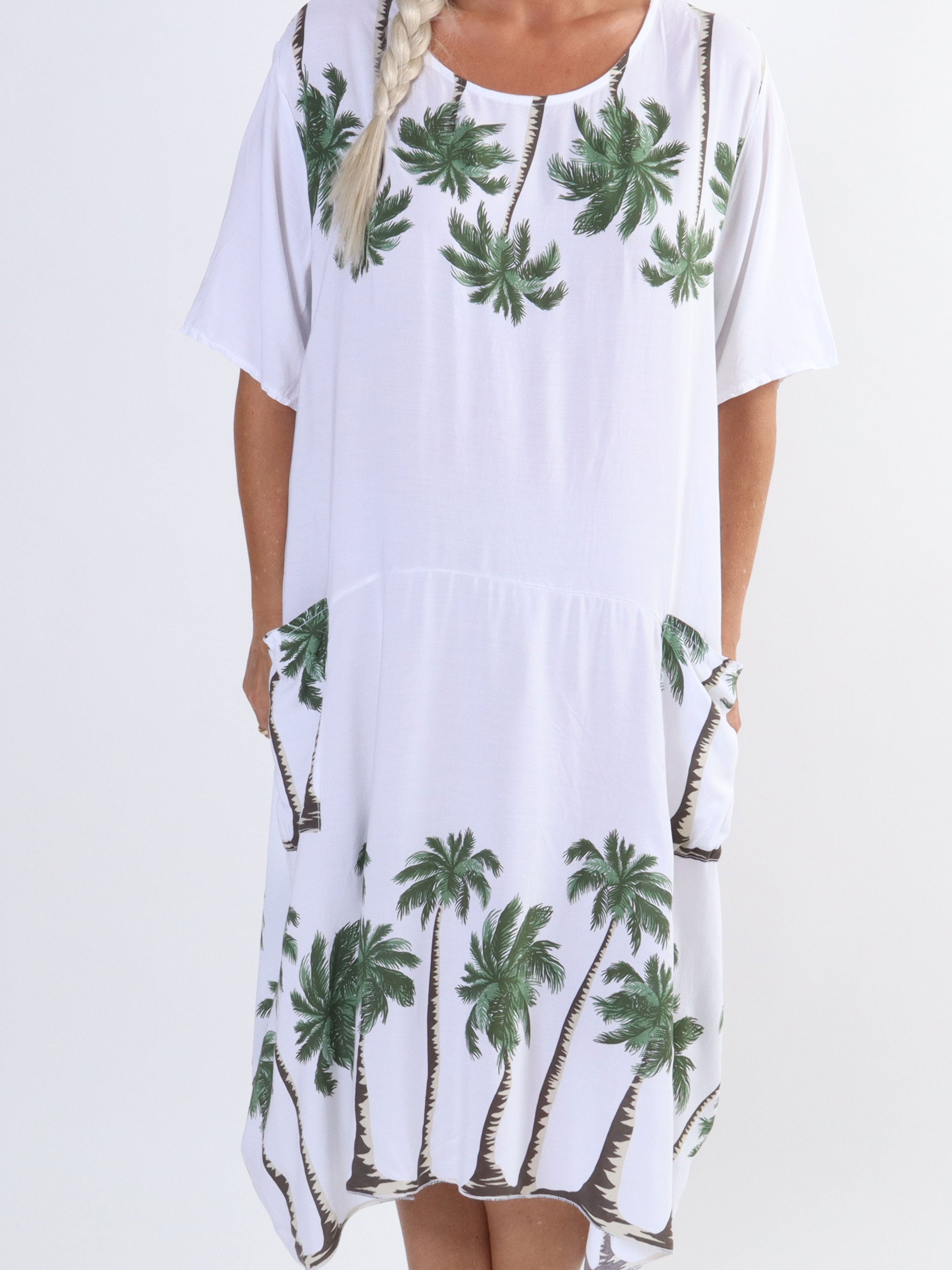 Idaline - Söt plus size-klänning med palmmotiv och fickor