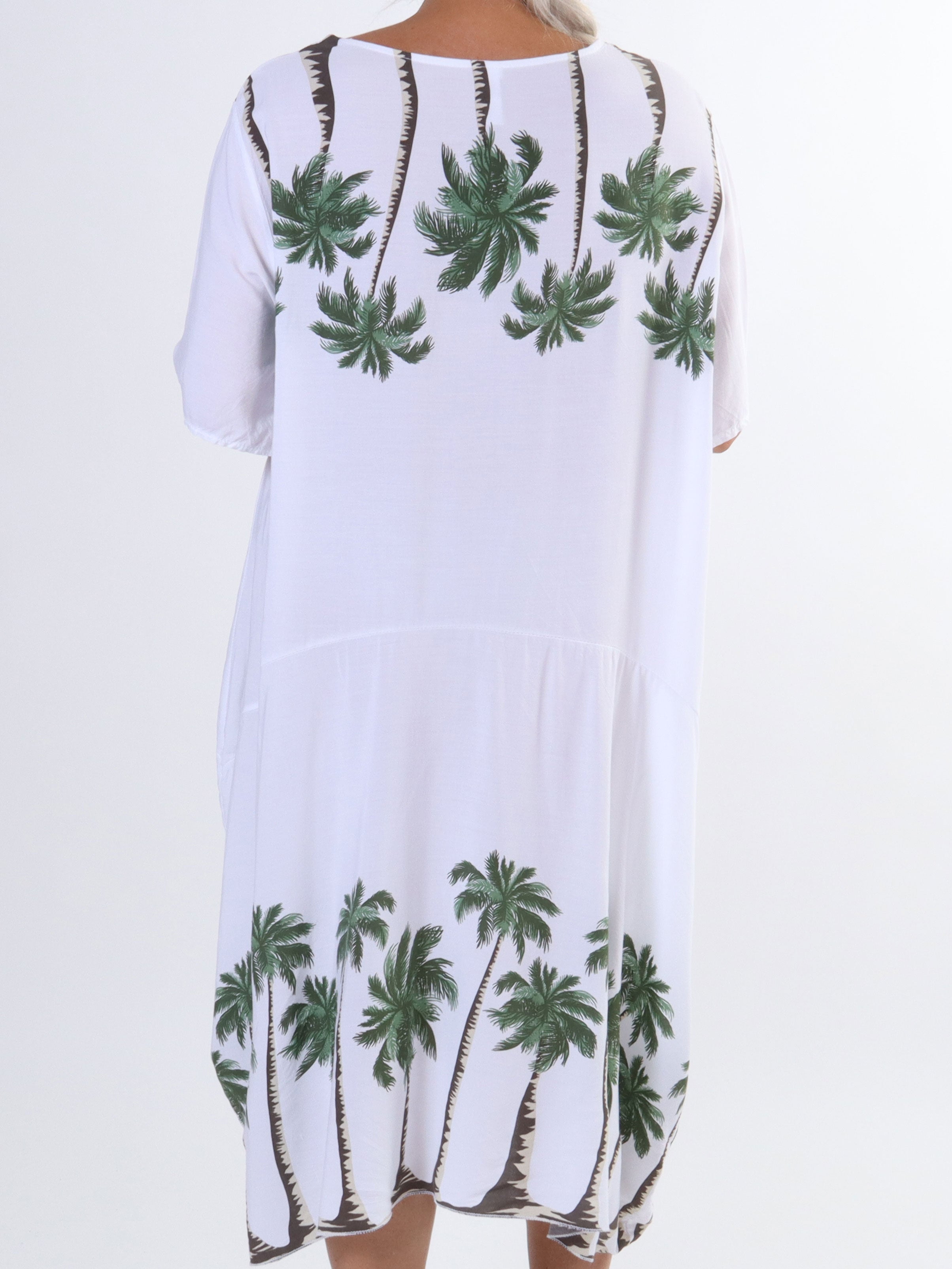 Idaline - Söt plus size-klänning med palmmotiv och fickor