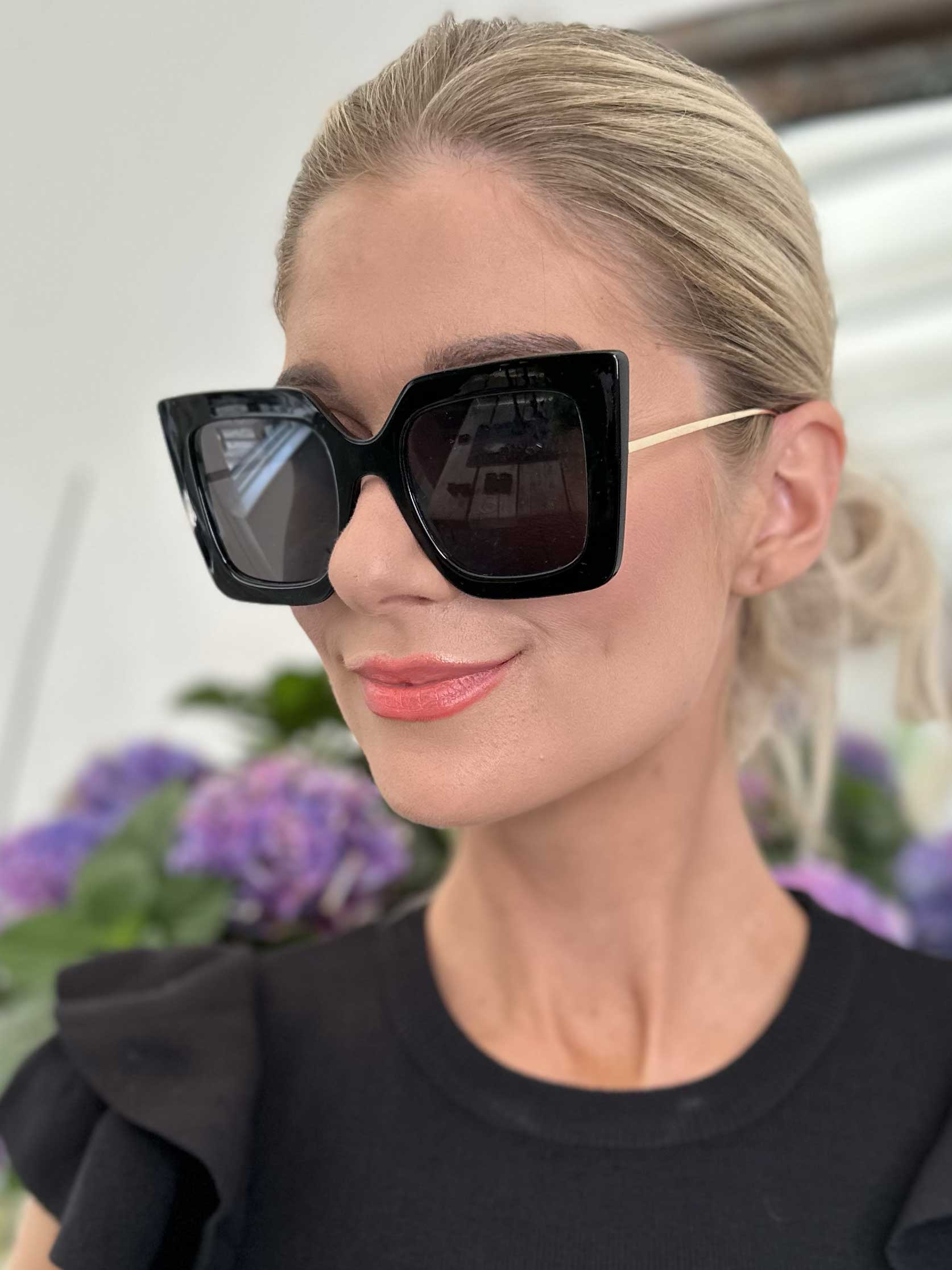 Indien - Stora solglasögon med guldbågar - Black