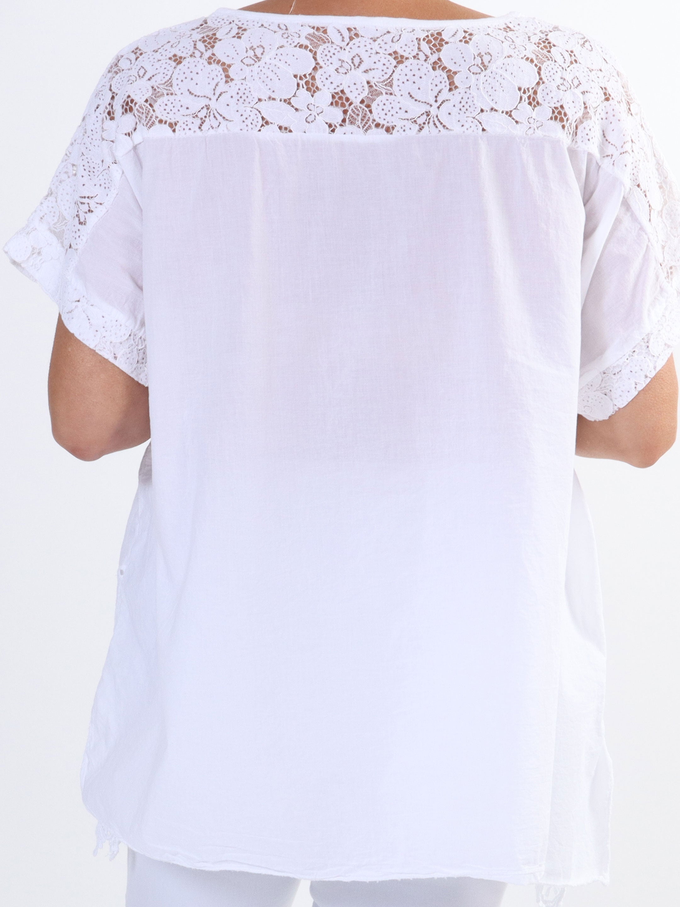 Inna - Söt topp i stora storlekar med spets och broderi anglaise