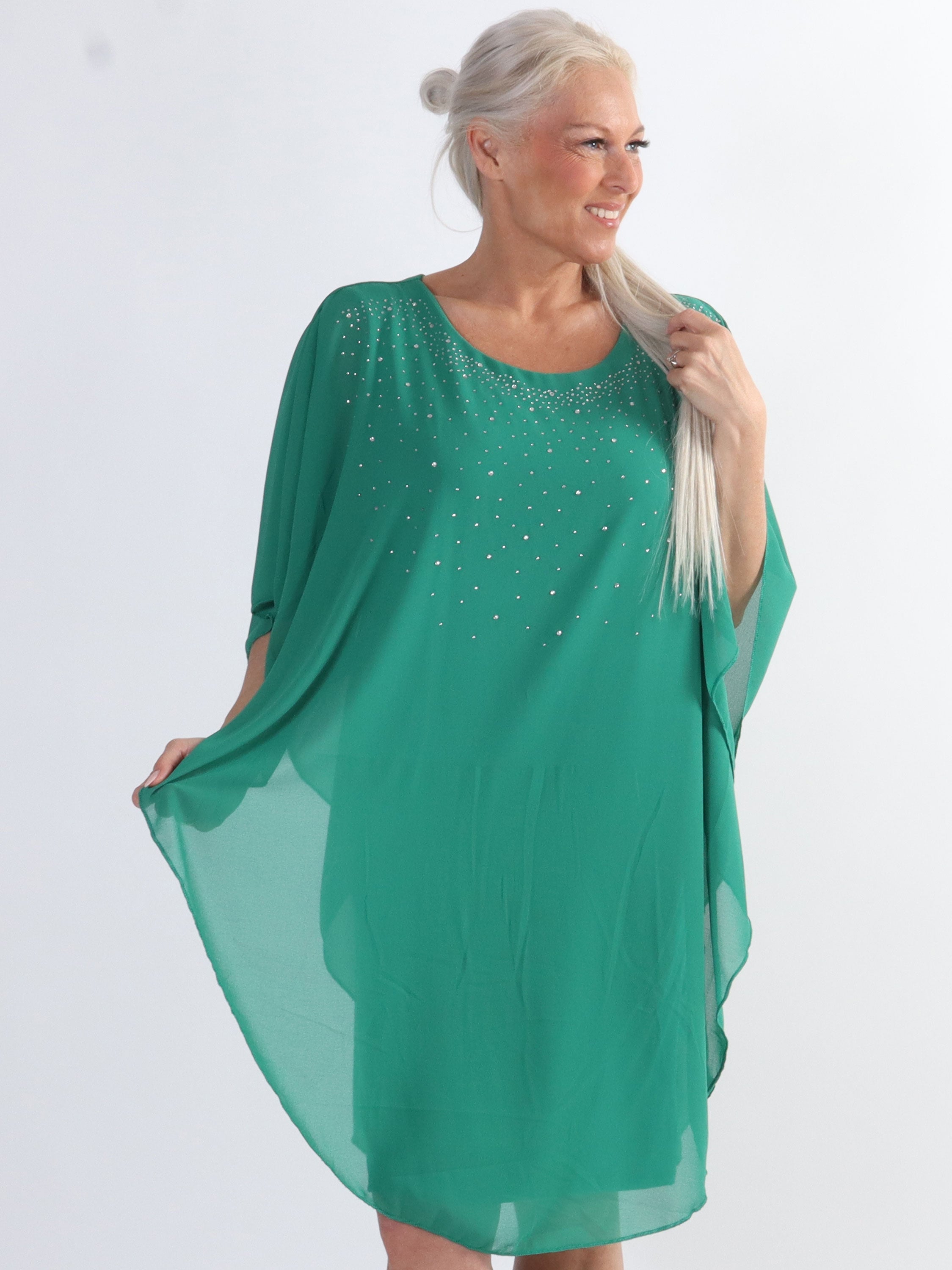 Kenya Crystal - Tunikaklänning i stora storlekar med chiffonglager och mockborttagning - Black