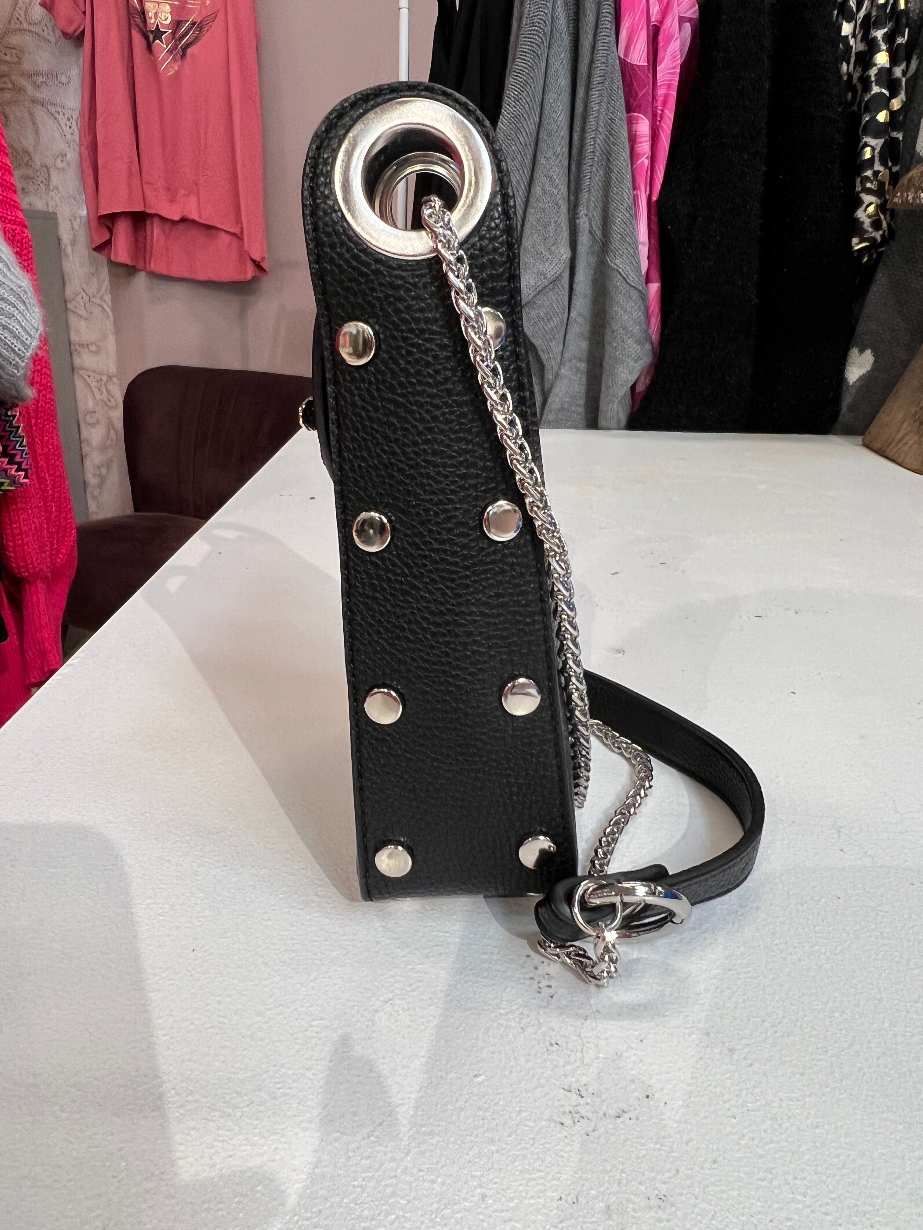 Layla - Cool liten väska med silverkedja och bi-försegling