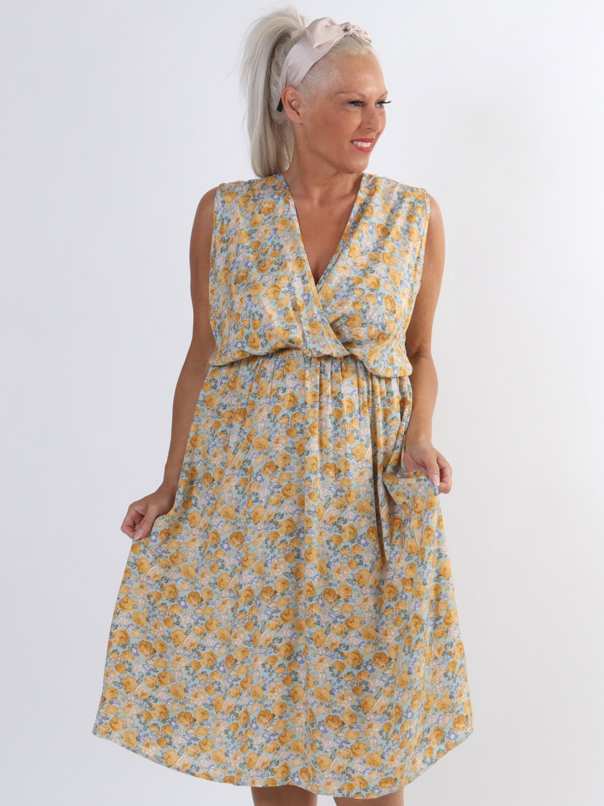 Liv - Söt klänning i småblommigt mönster - Mint