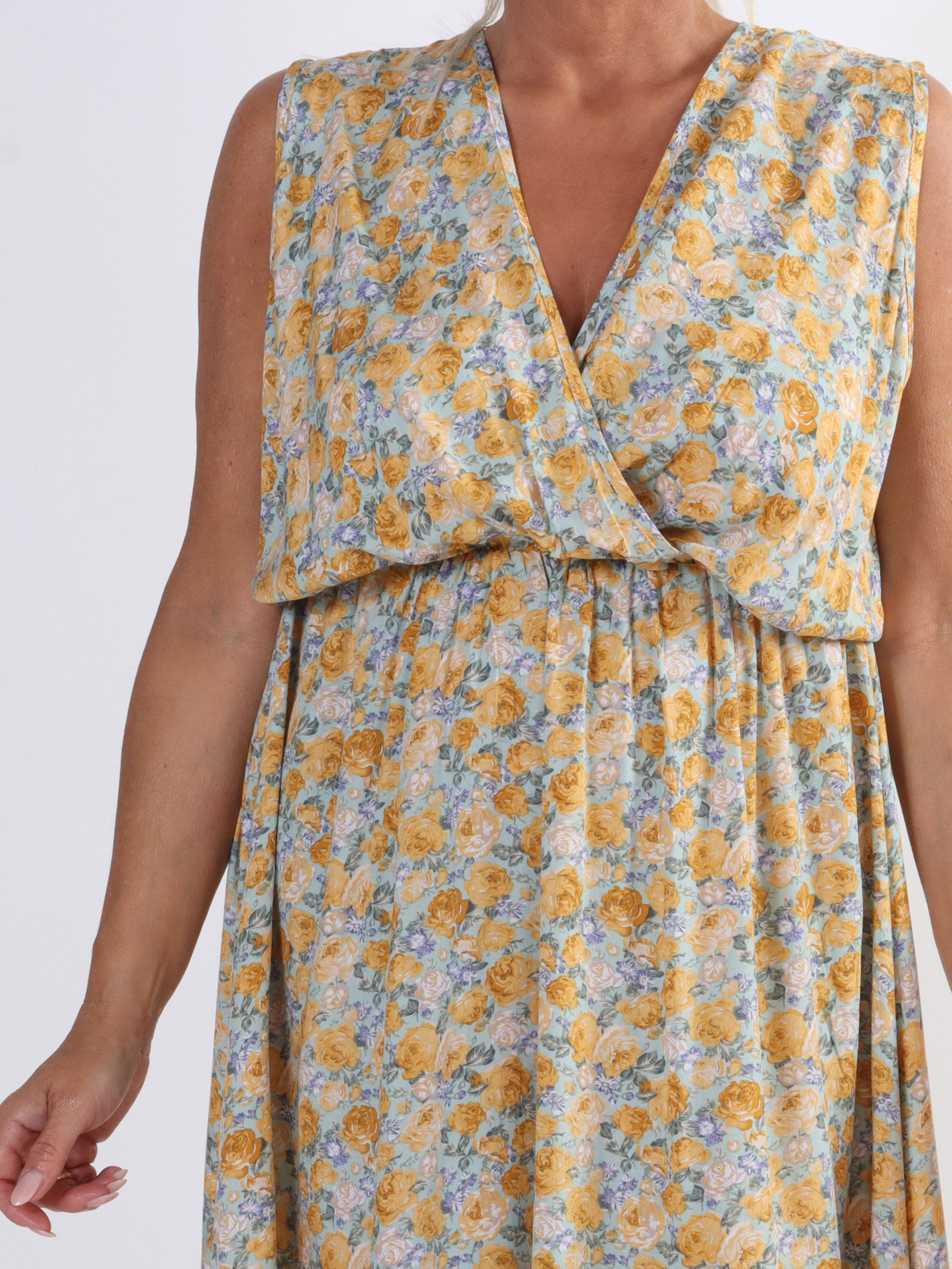 Liv - Söt klänning i småblommigt mönster - White