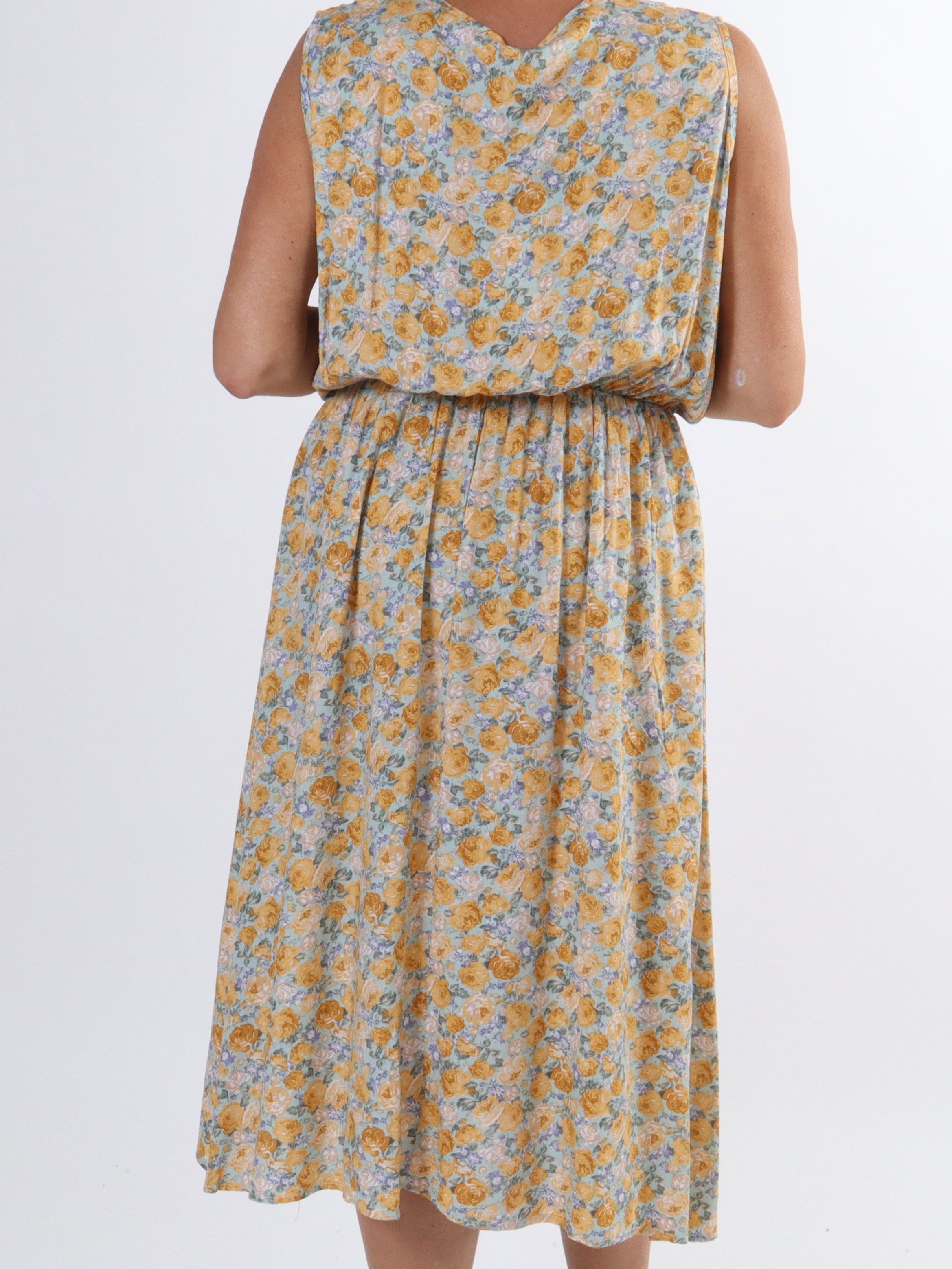 Liv - Söt klänning i småblommigt mönster - White