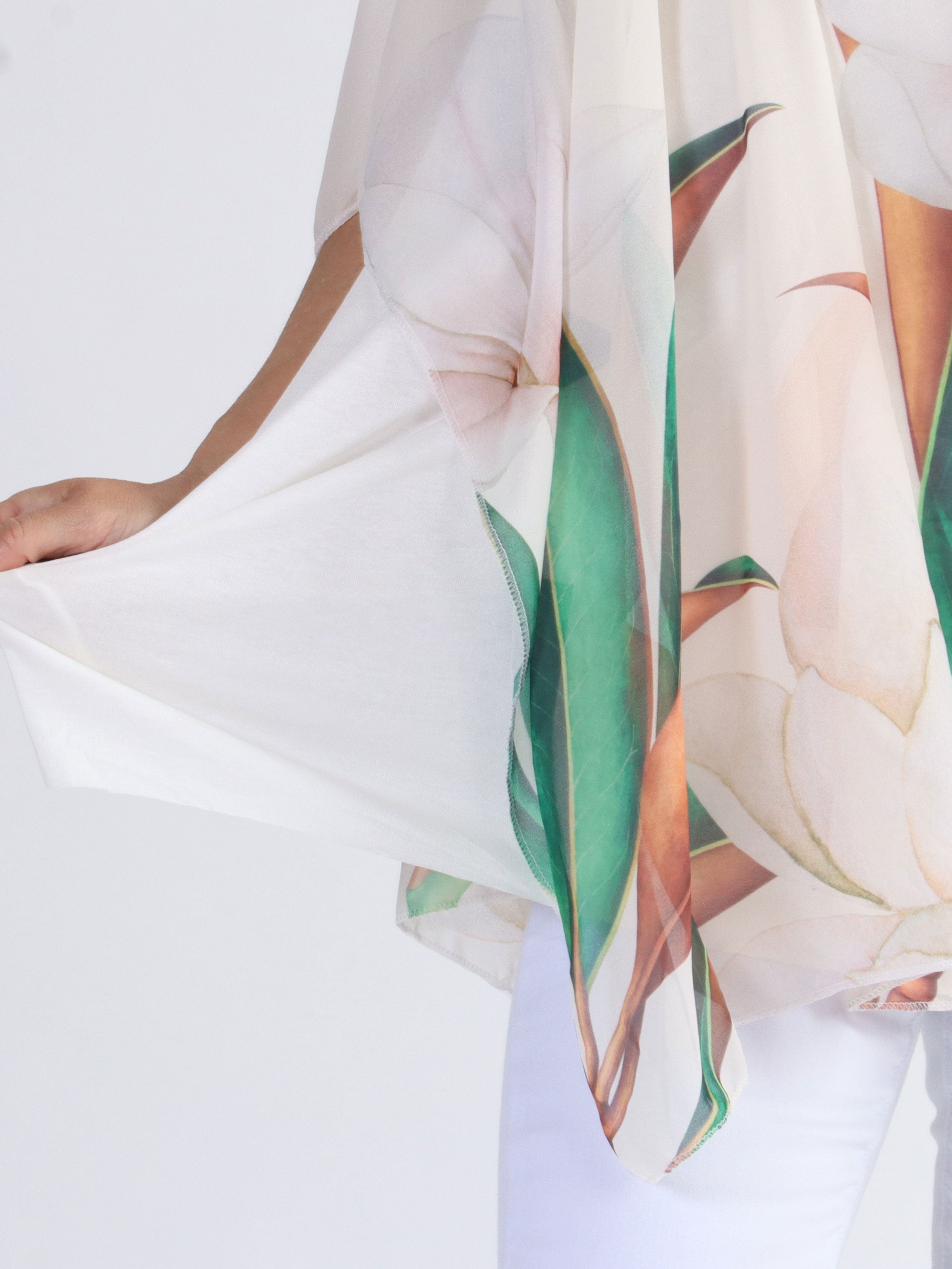 Mian - Färgglada plus size tunika med chiffonglager - White