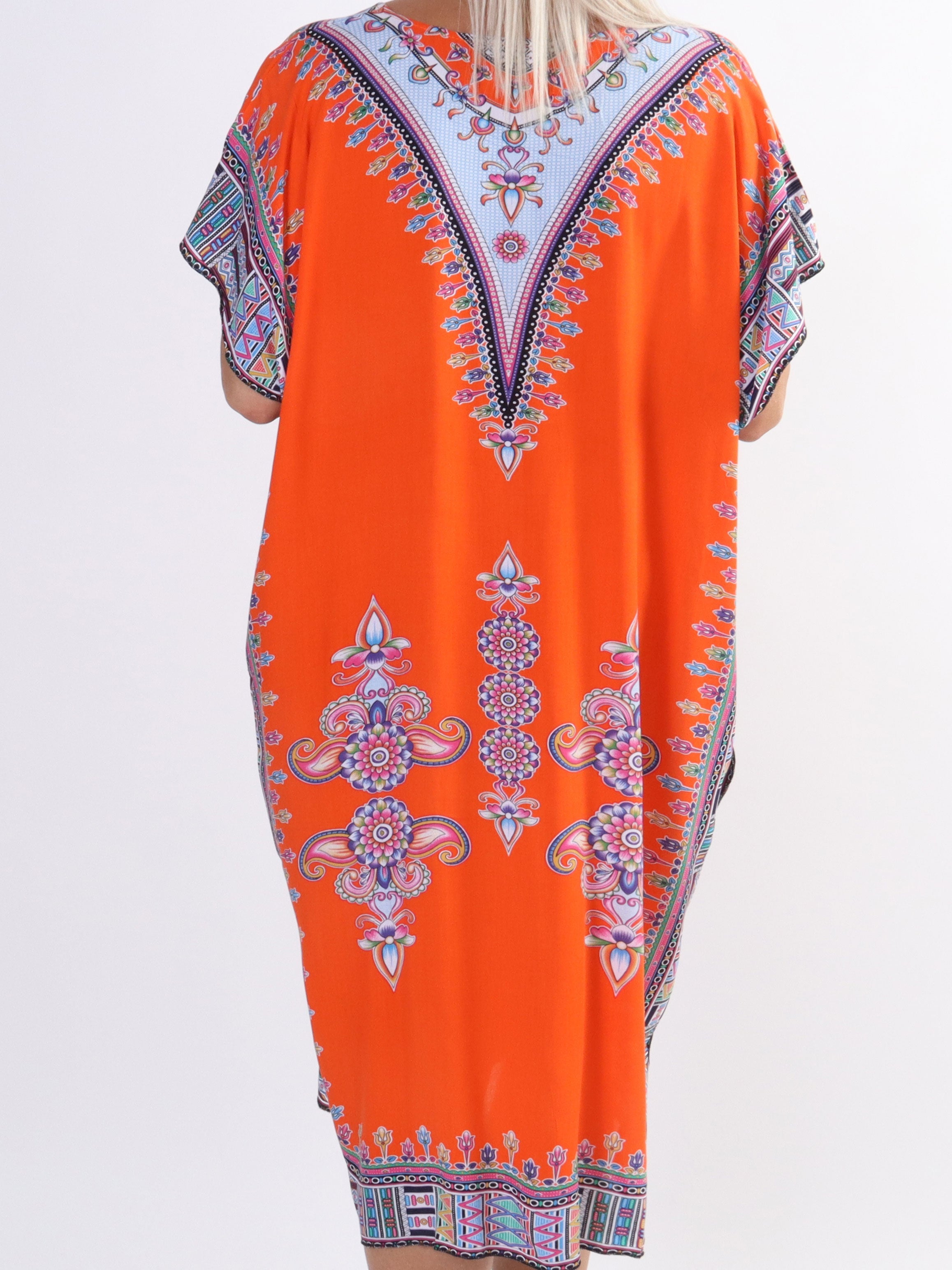 Mille - Lätt och luftig plus size-tunika i färgat mönster