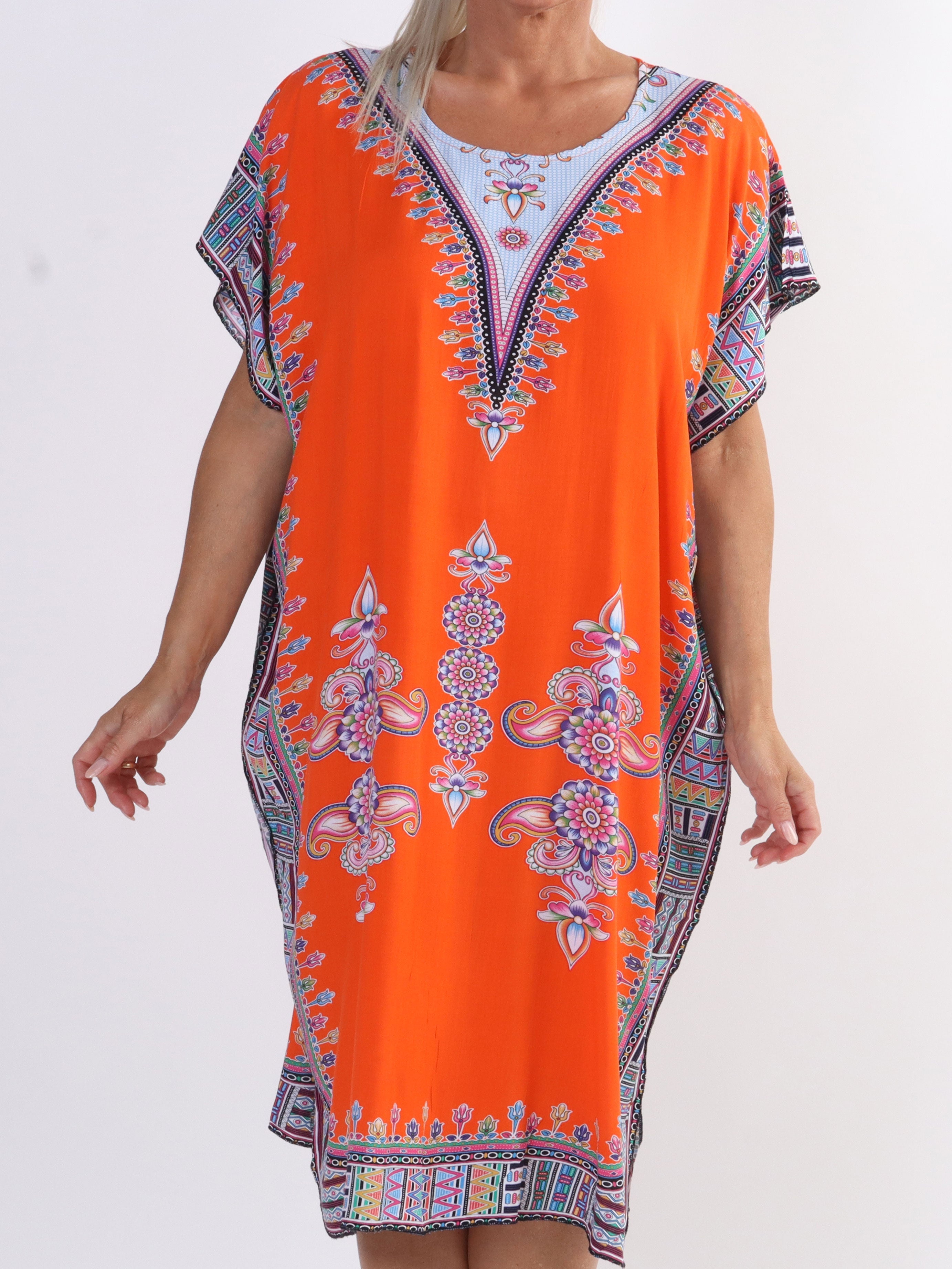 Mille - Lätt och luftig plus size-tunika i färgat mönster