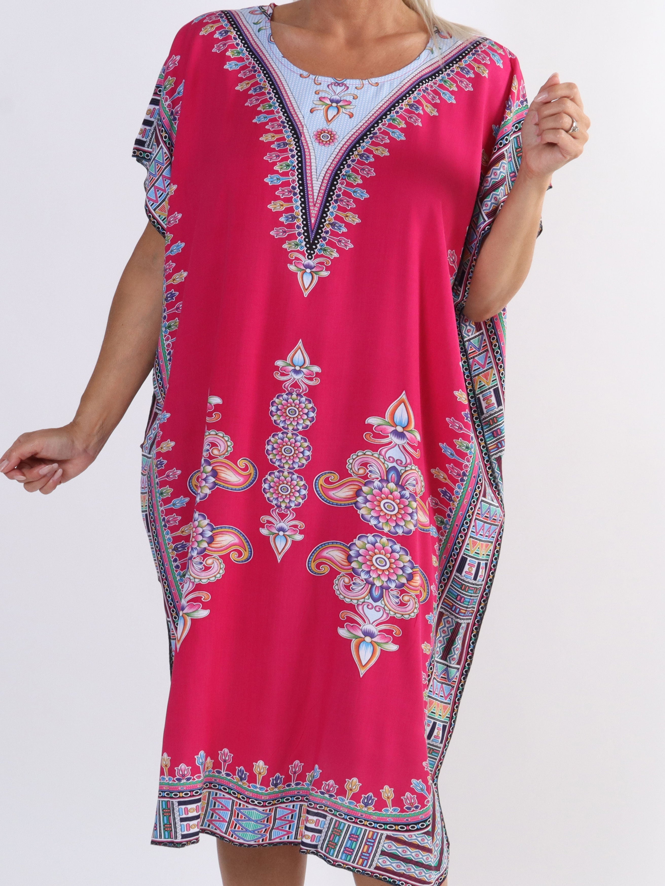 Mille - Lätt och luftig plus size-tunika i färgat mönster