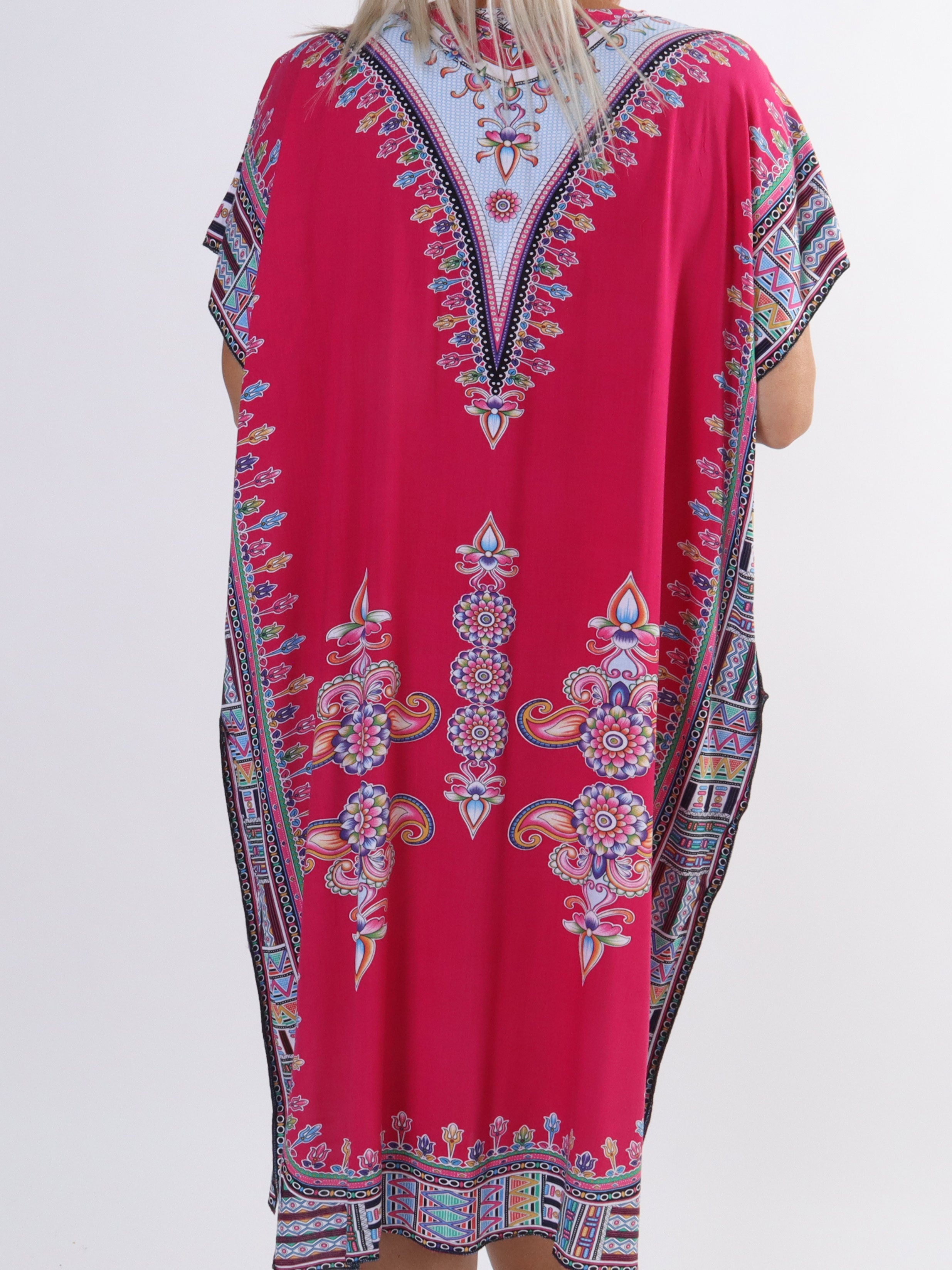 Mille - Lätt och luftig plus size-tunika i färgat mönster