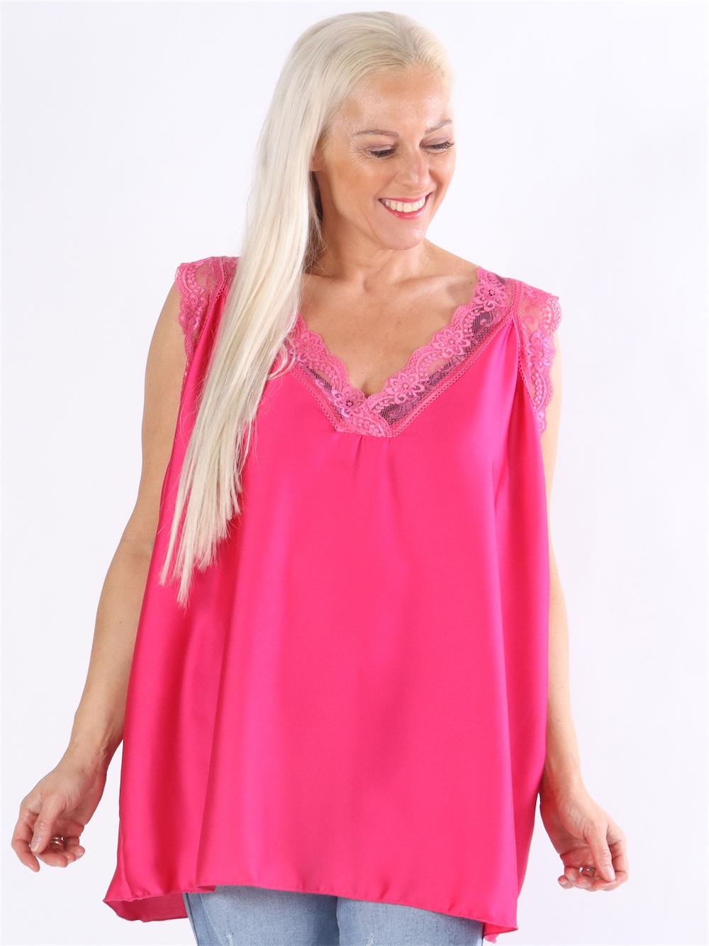 Ofia - Topp i silkeslook med breda spetsband