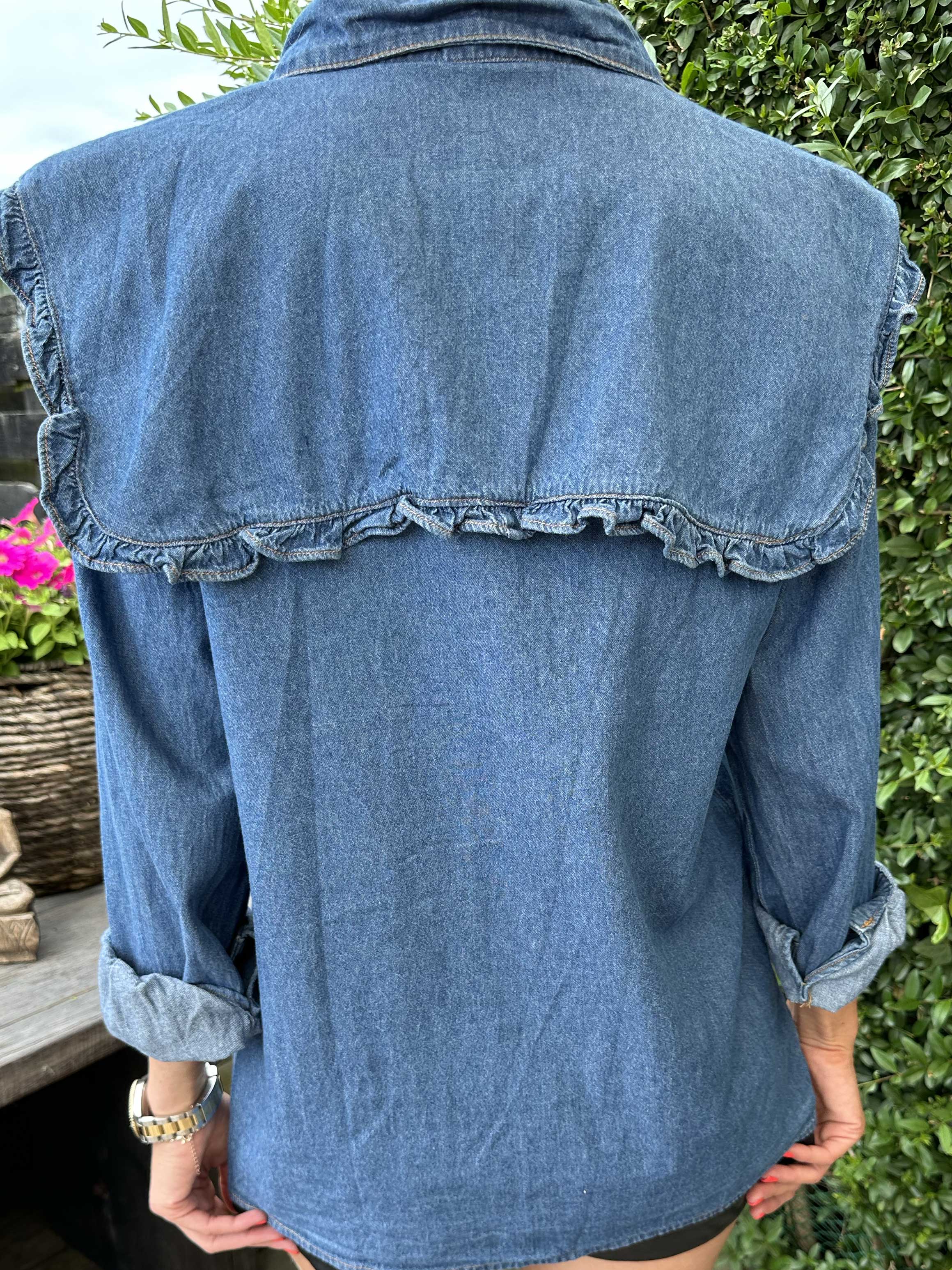 Ohio - Söt jeansskjorta med volanger