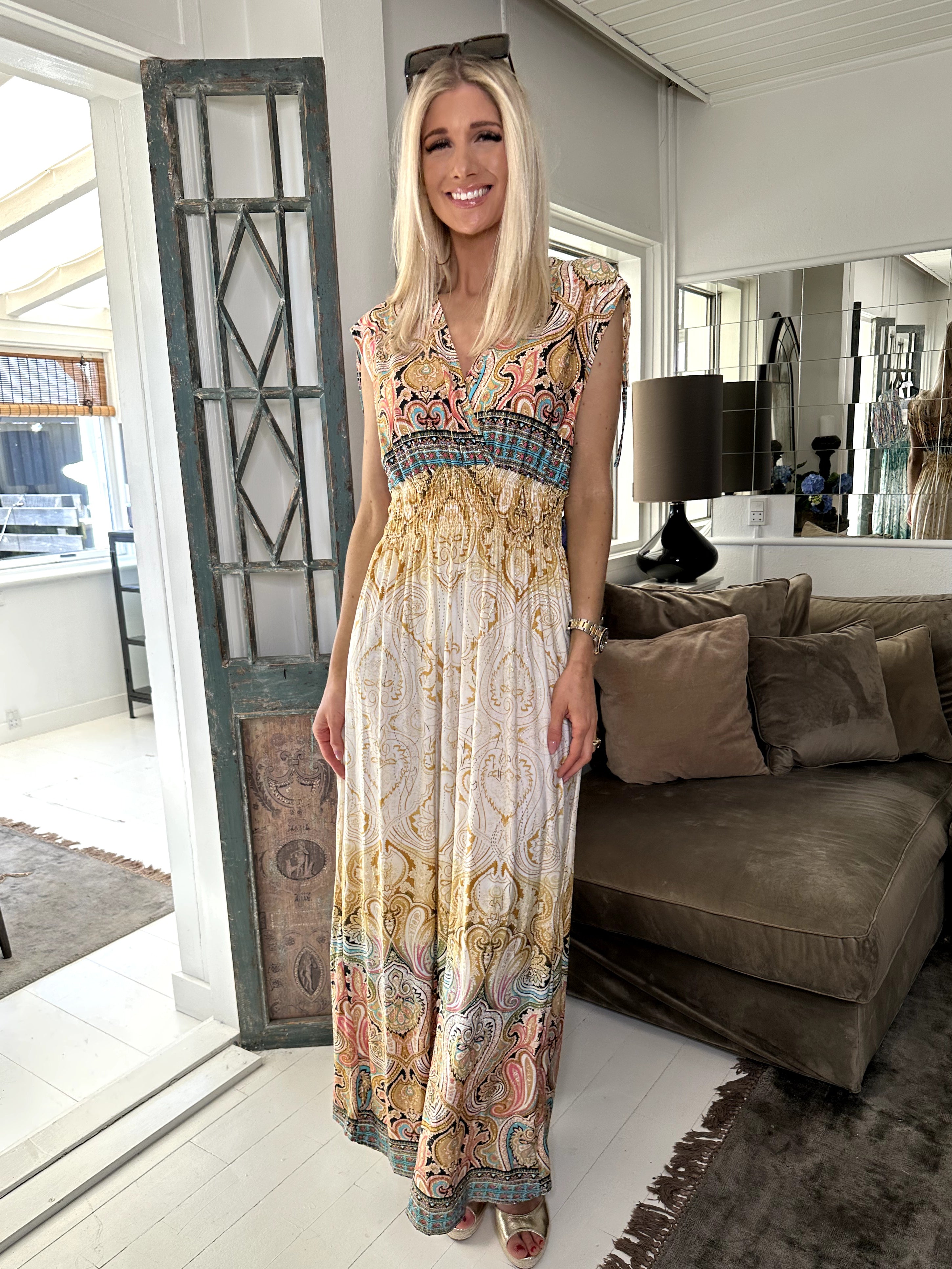 Pams Sleeveless - Lång elastisk klänning i skrynkelfritt material