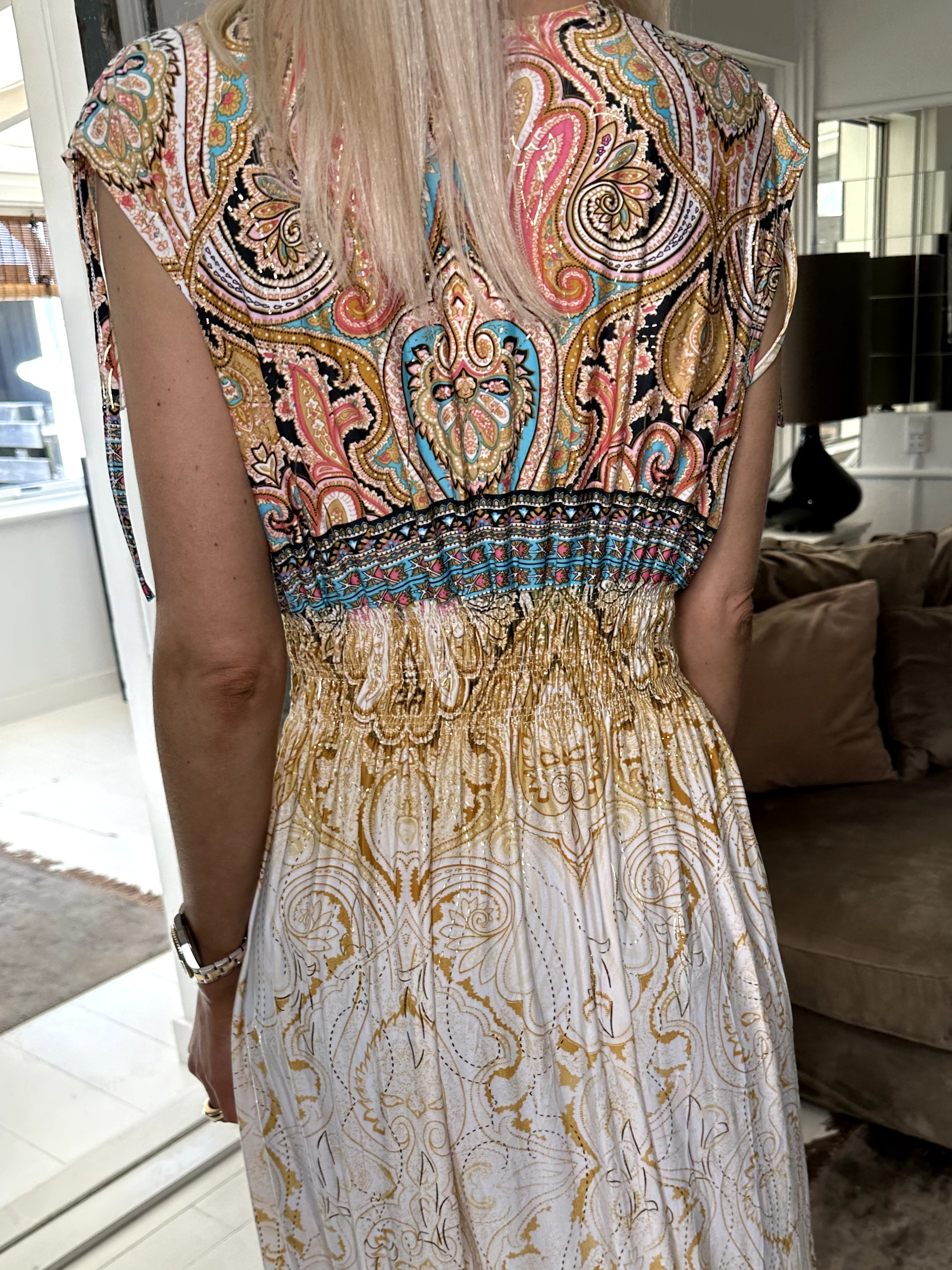 Pams Sleeveless - Lång elastisk klänning i skrynkelfritt material