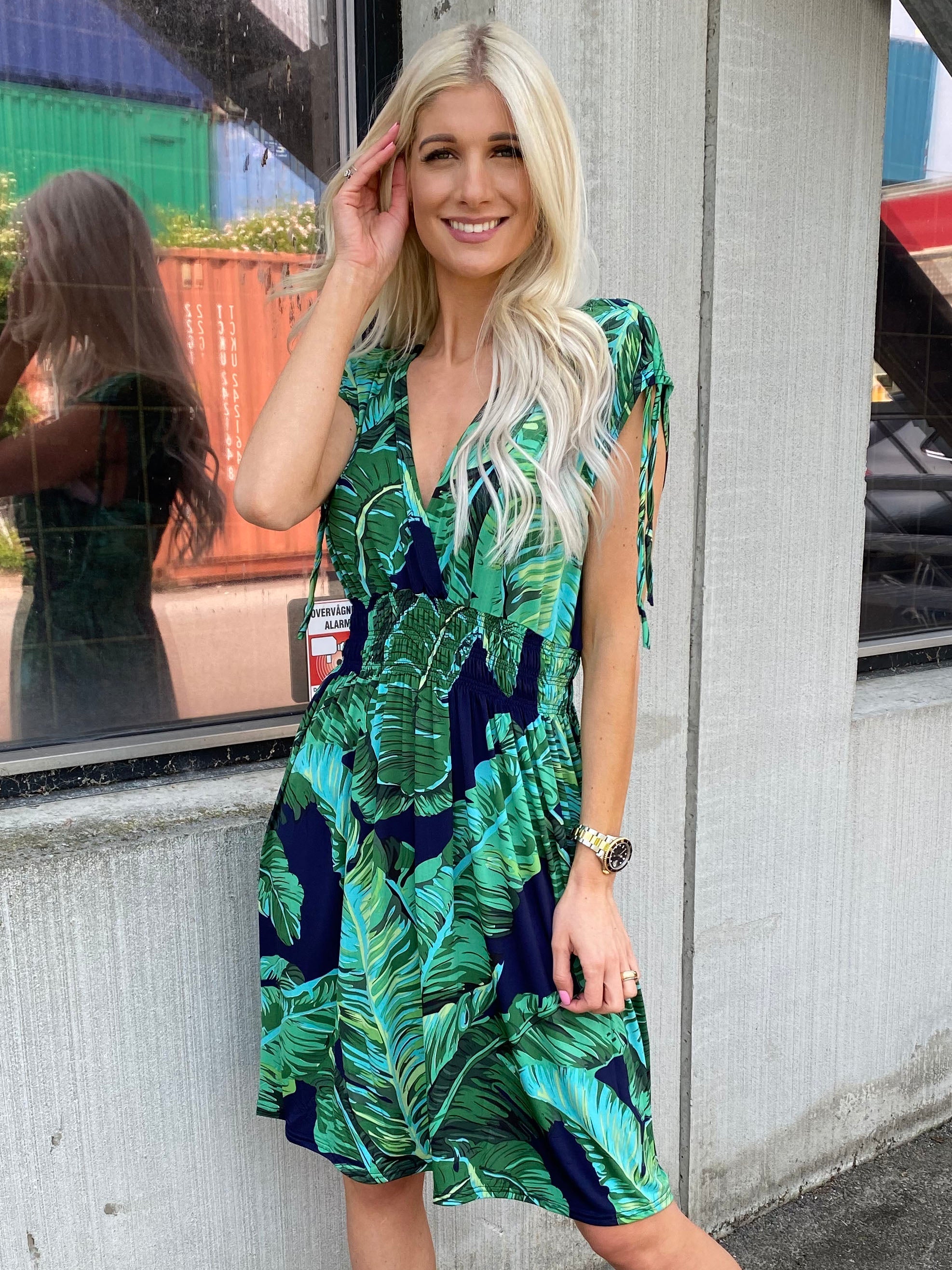 Pams Short - Kort elastisk klänning i rynkfritt tyg