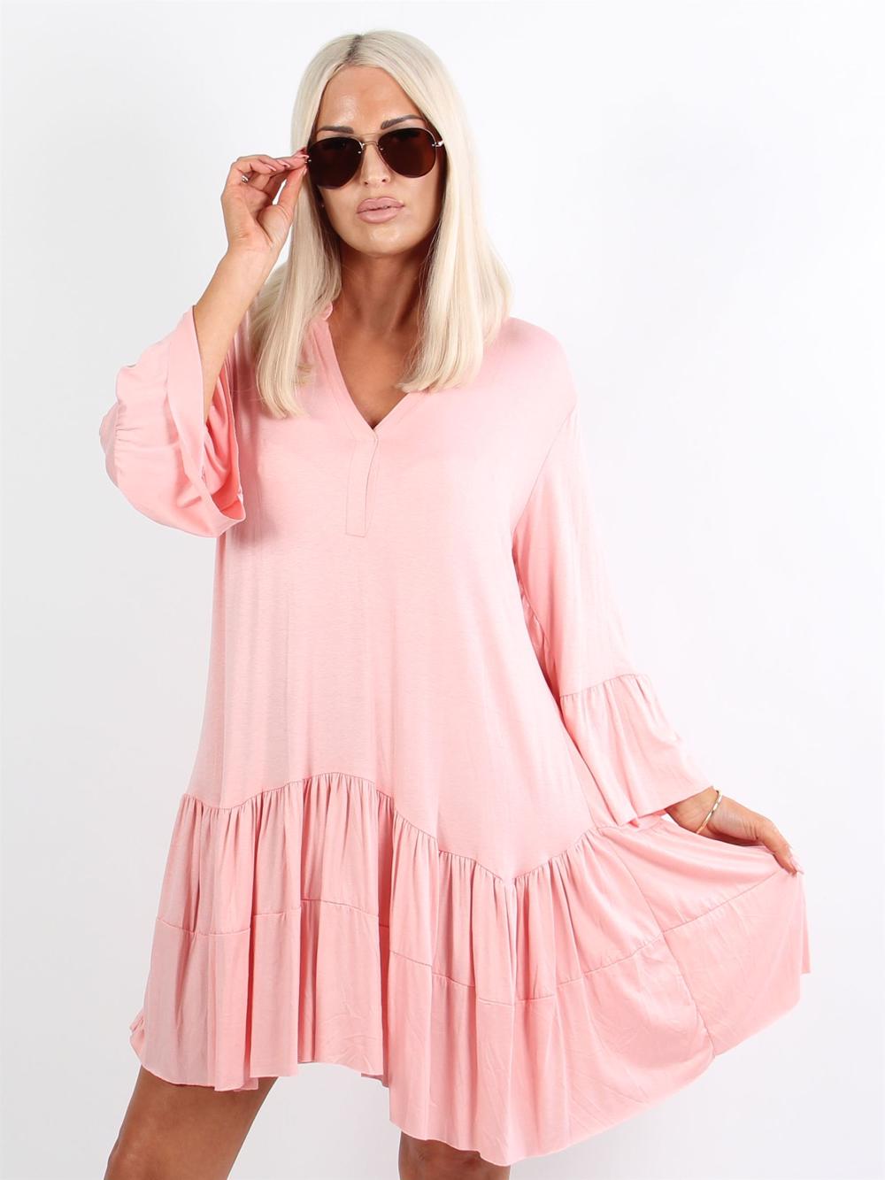 Pauline - Klänning med v-ringning och liten volangkjol