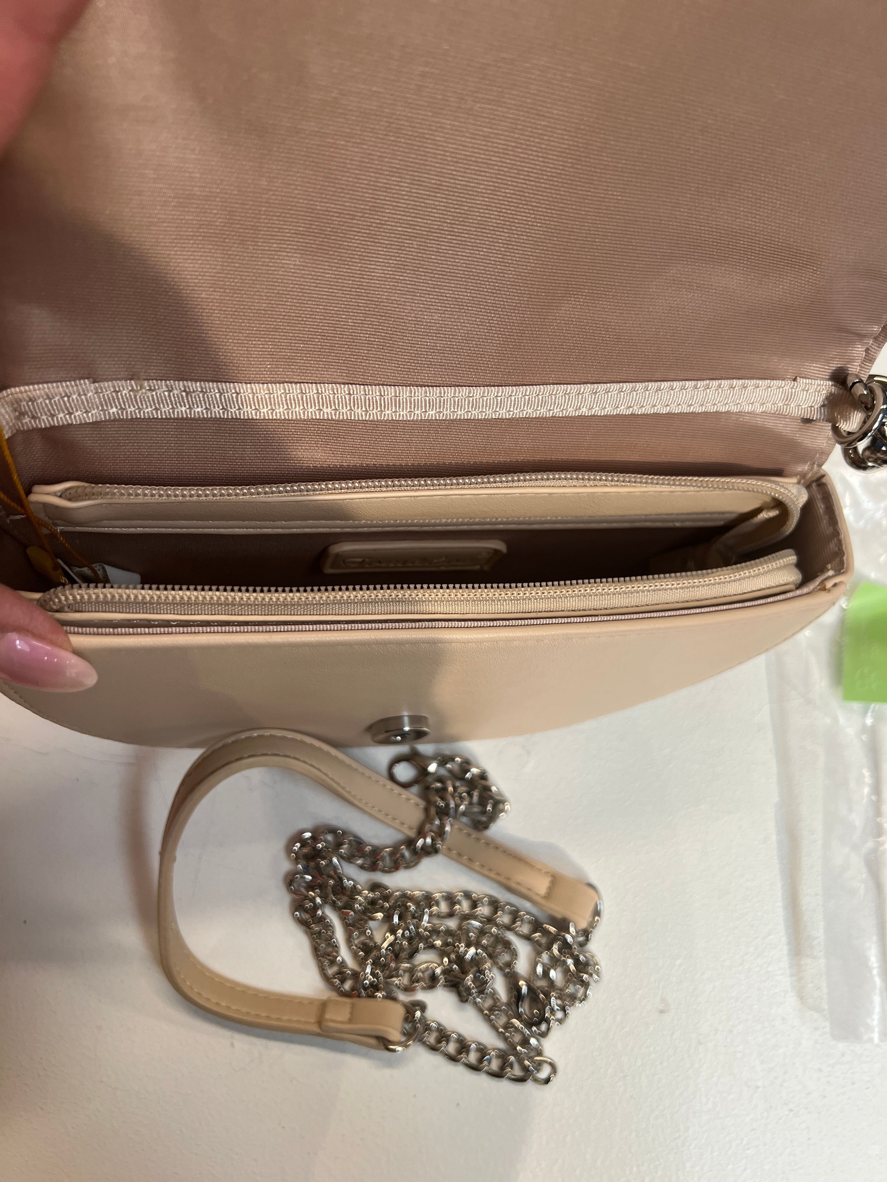 Rose - Liten handväska med stenimitation och silverkedja