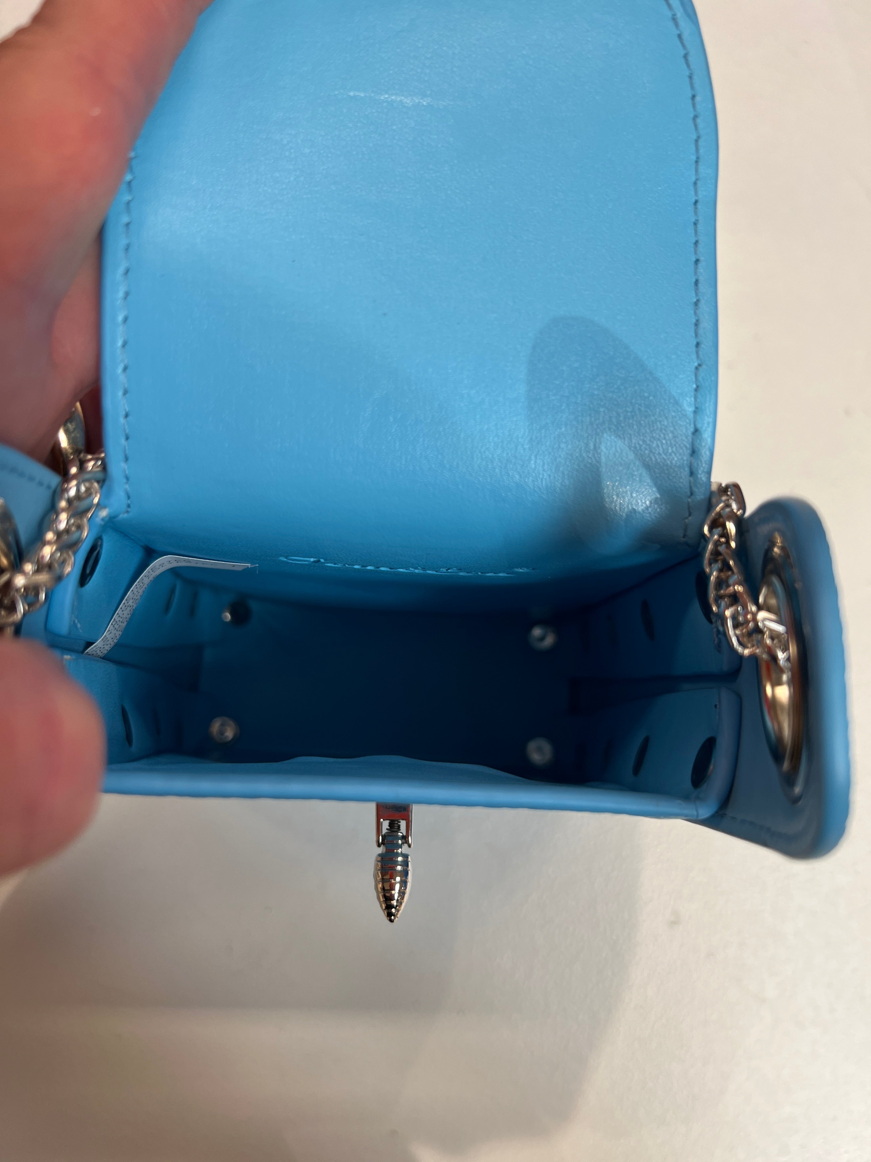 Rose - Liten handväska med stenimitation och silverkedja