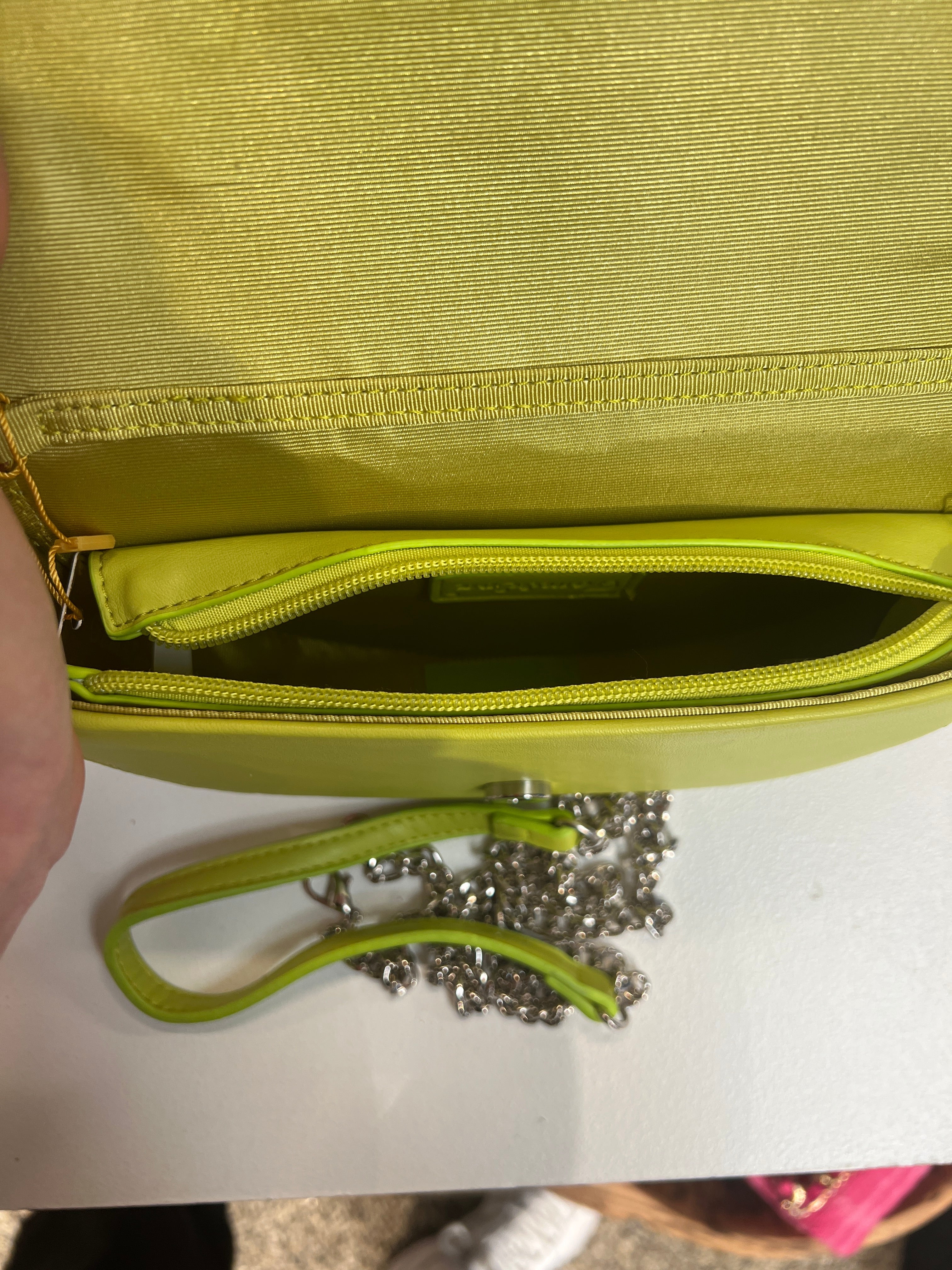 Rose - Liten handväska med stenimitation och silverkedja