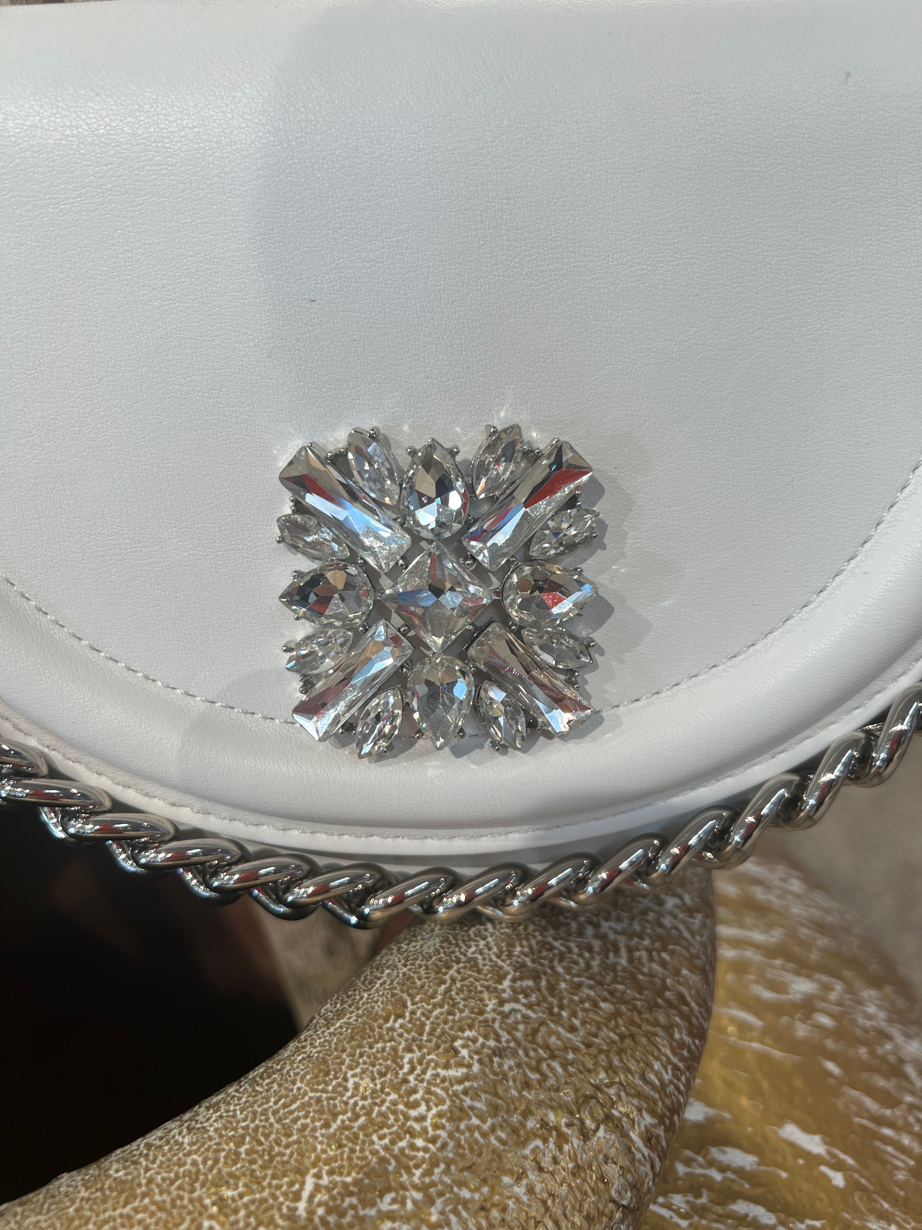 Rose - Liten handväska med stenimitation och silverkedja