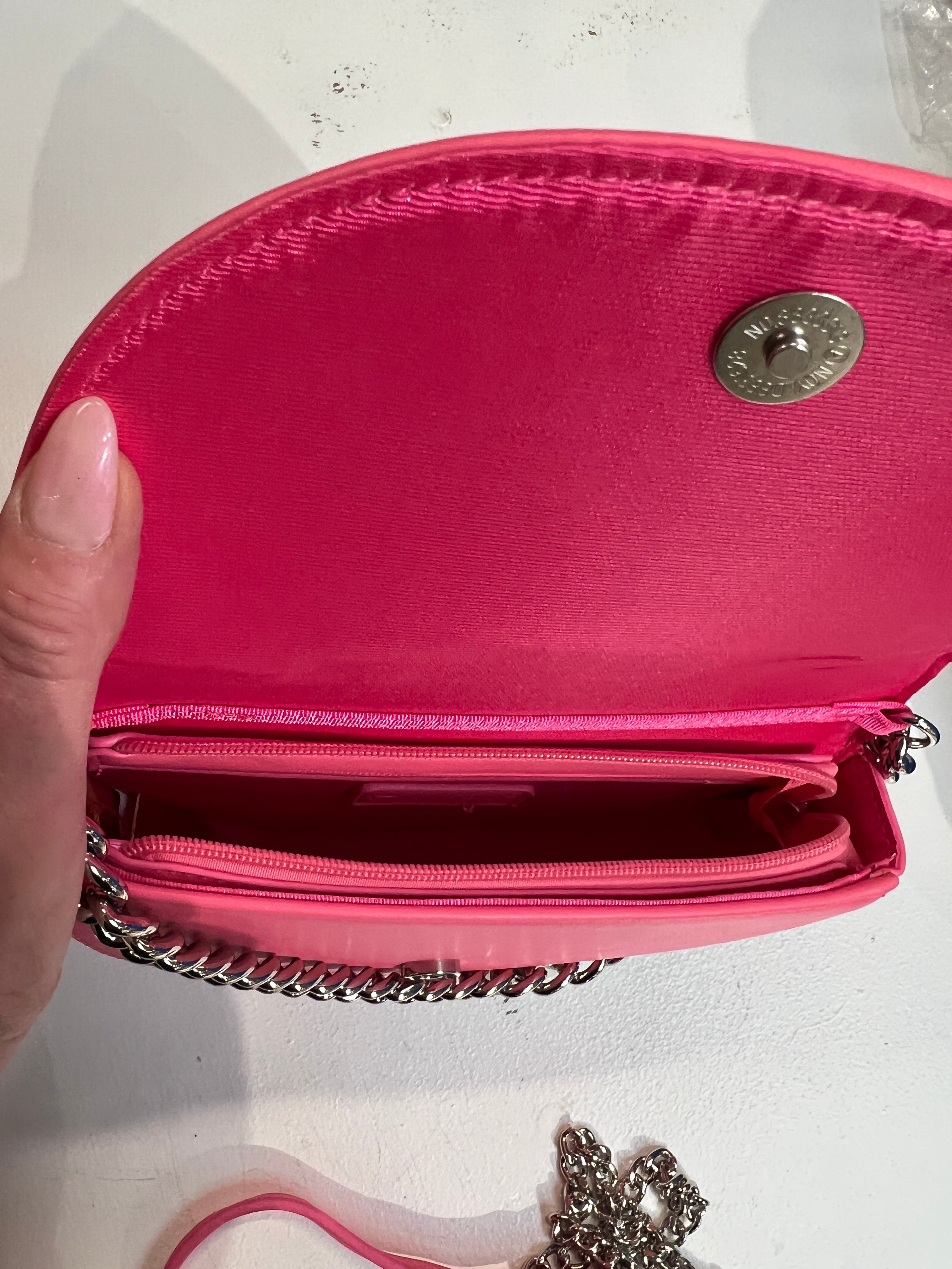 Rose - Liten handväska med stenimitation och silverkedja