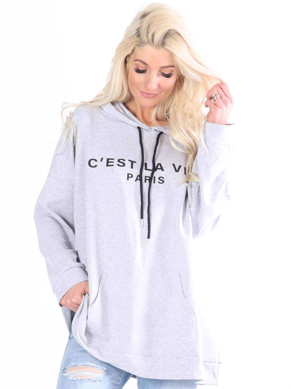 Shila - Hoodie med vit text