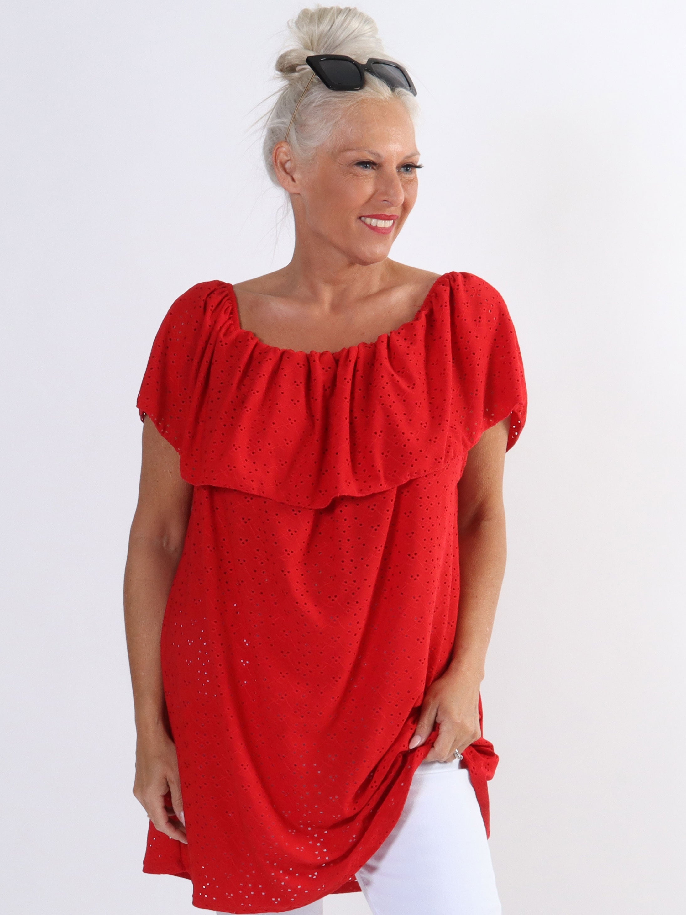 Sienna - Söt stretchig tunika i stora storlekar med broderi anglaise