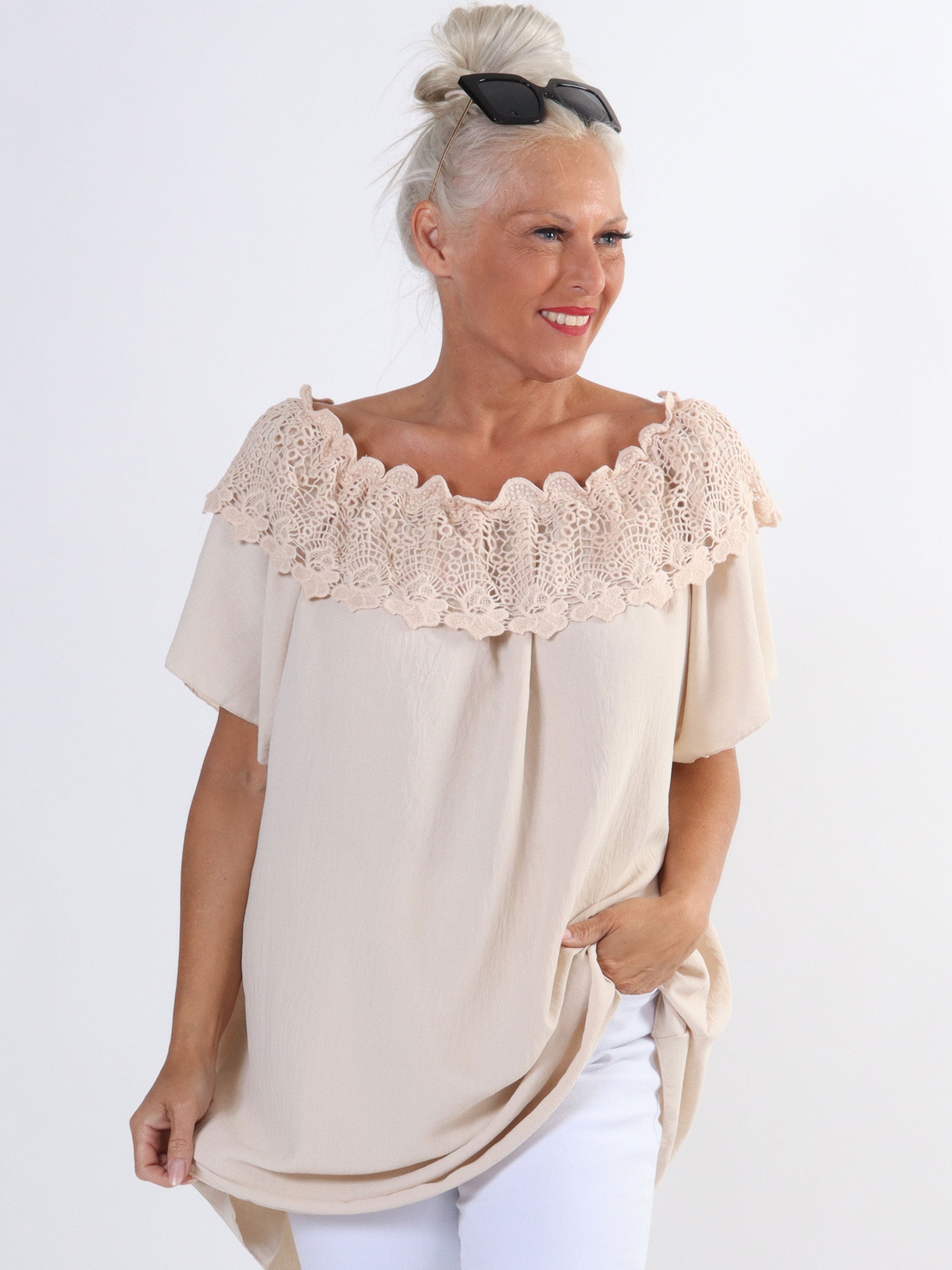 Sydney - Söt tunika i plus size med broderier - Black