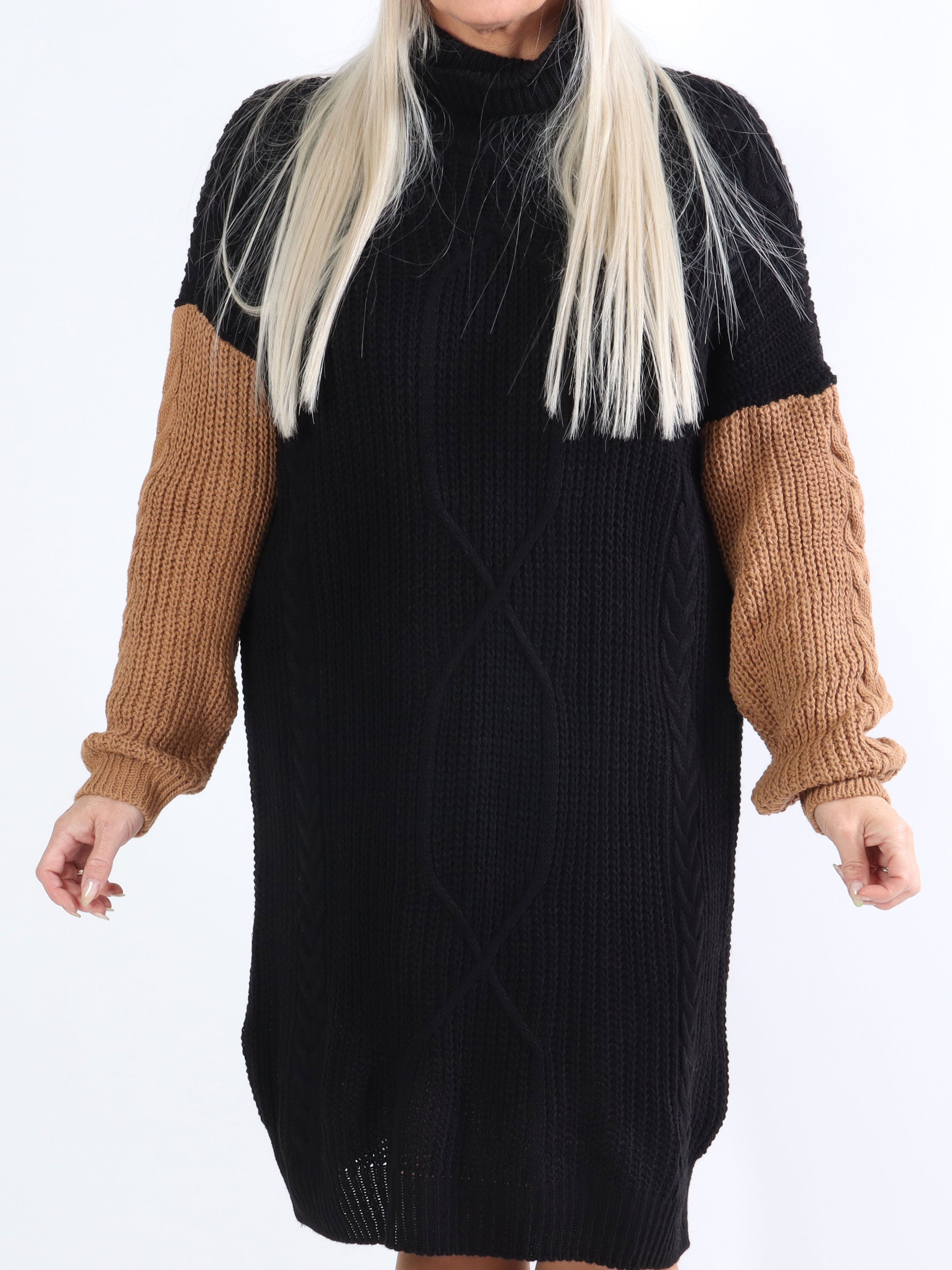 Tenna - Tvåfärgad plus size-klänning i kabelstickning