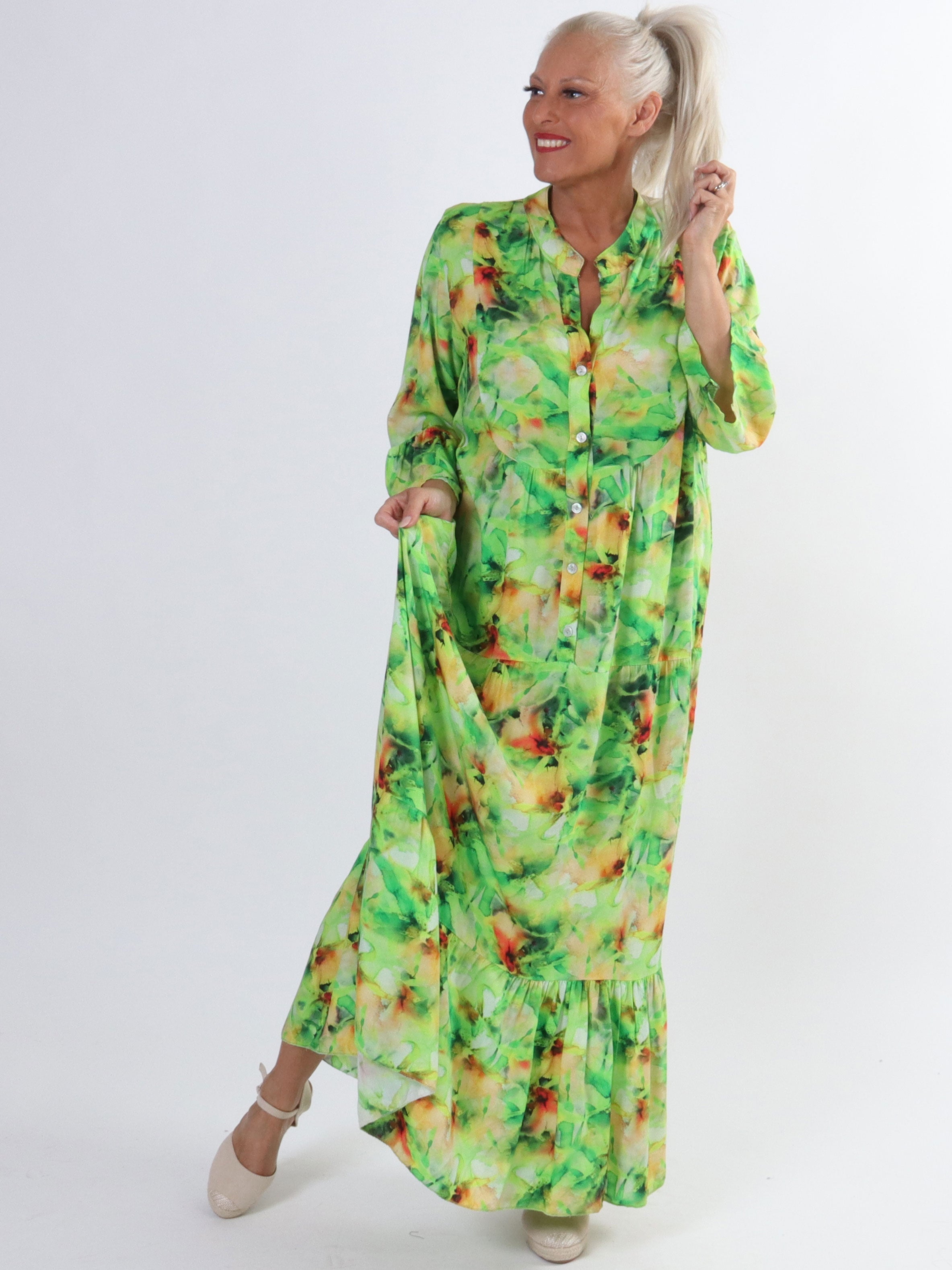 Timian - Lång mönstrad klänning i stora storlekar med lager-på-lager-look - Purple