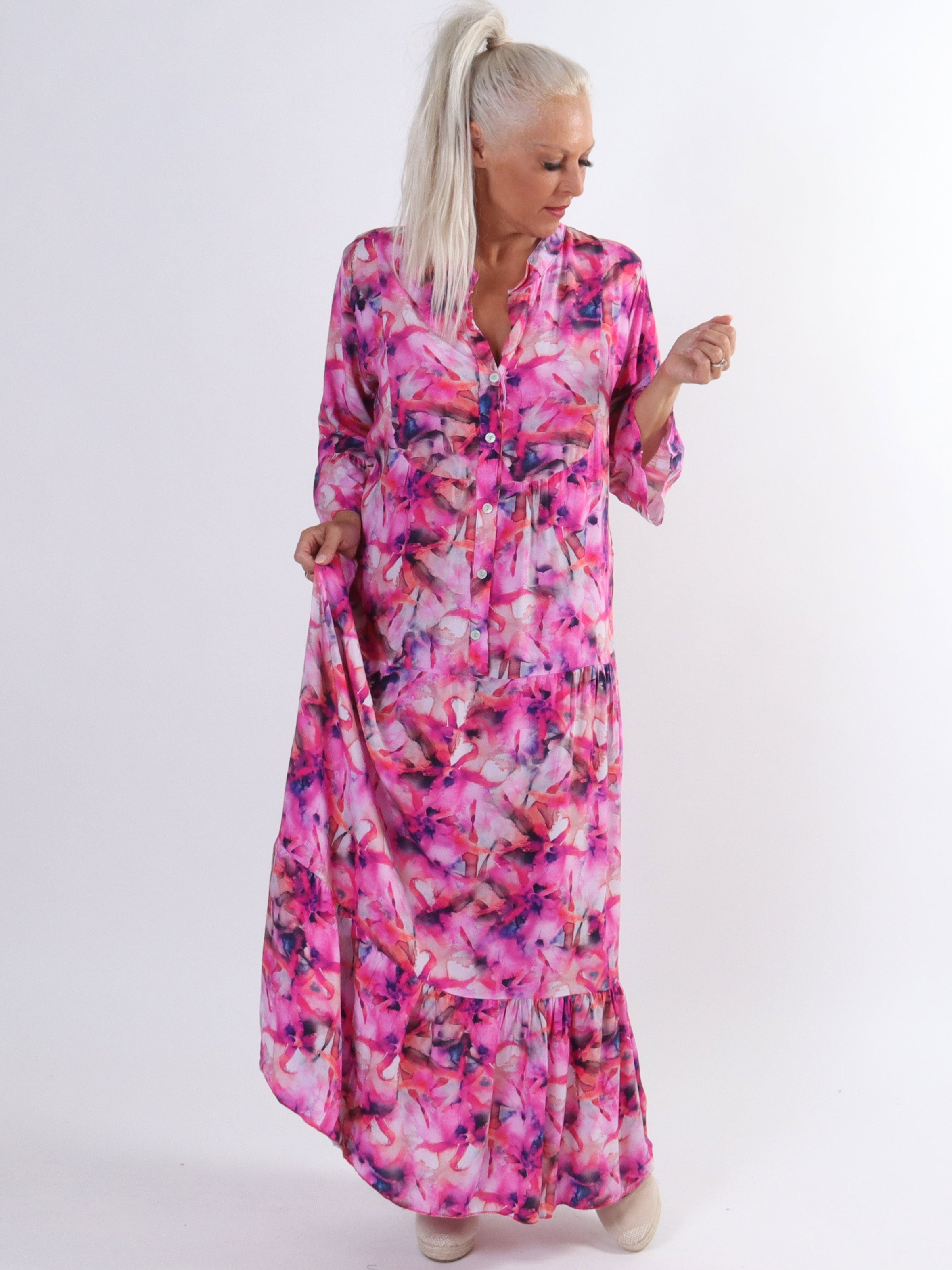 Timian - Lång mönstrad klänning i stora storlekar med lager-på-lager-look