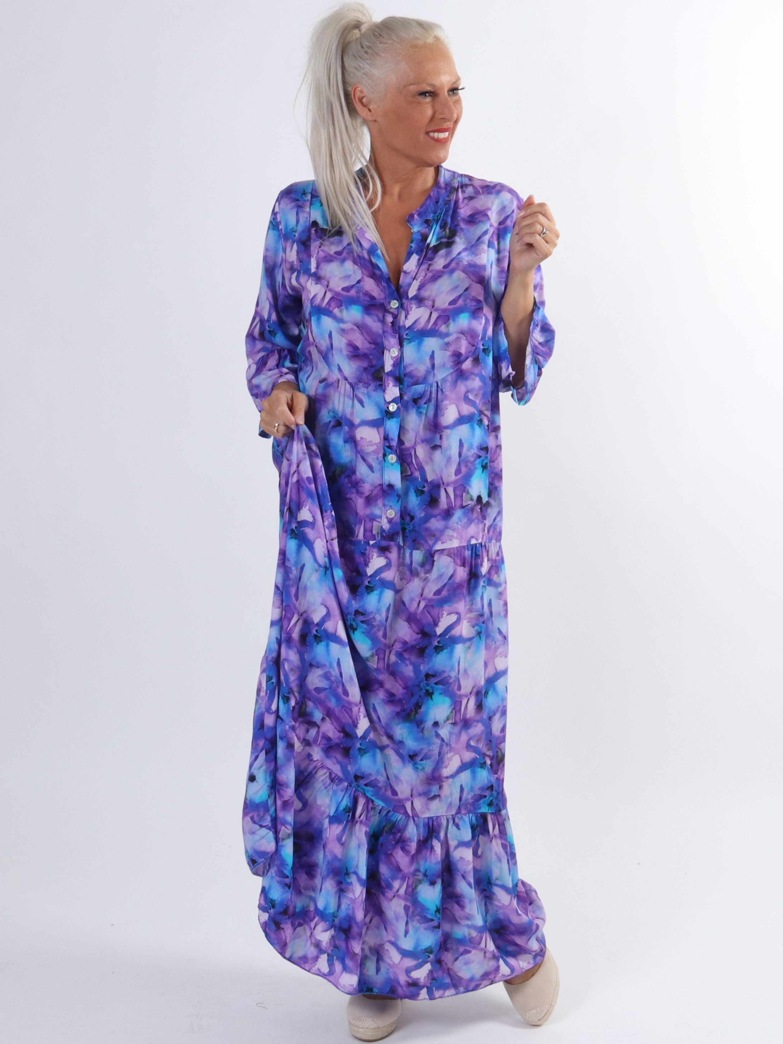 Timian - Lång mönstrad klänning i stora storlekar med lager-på-lager-look