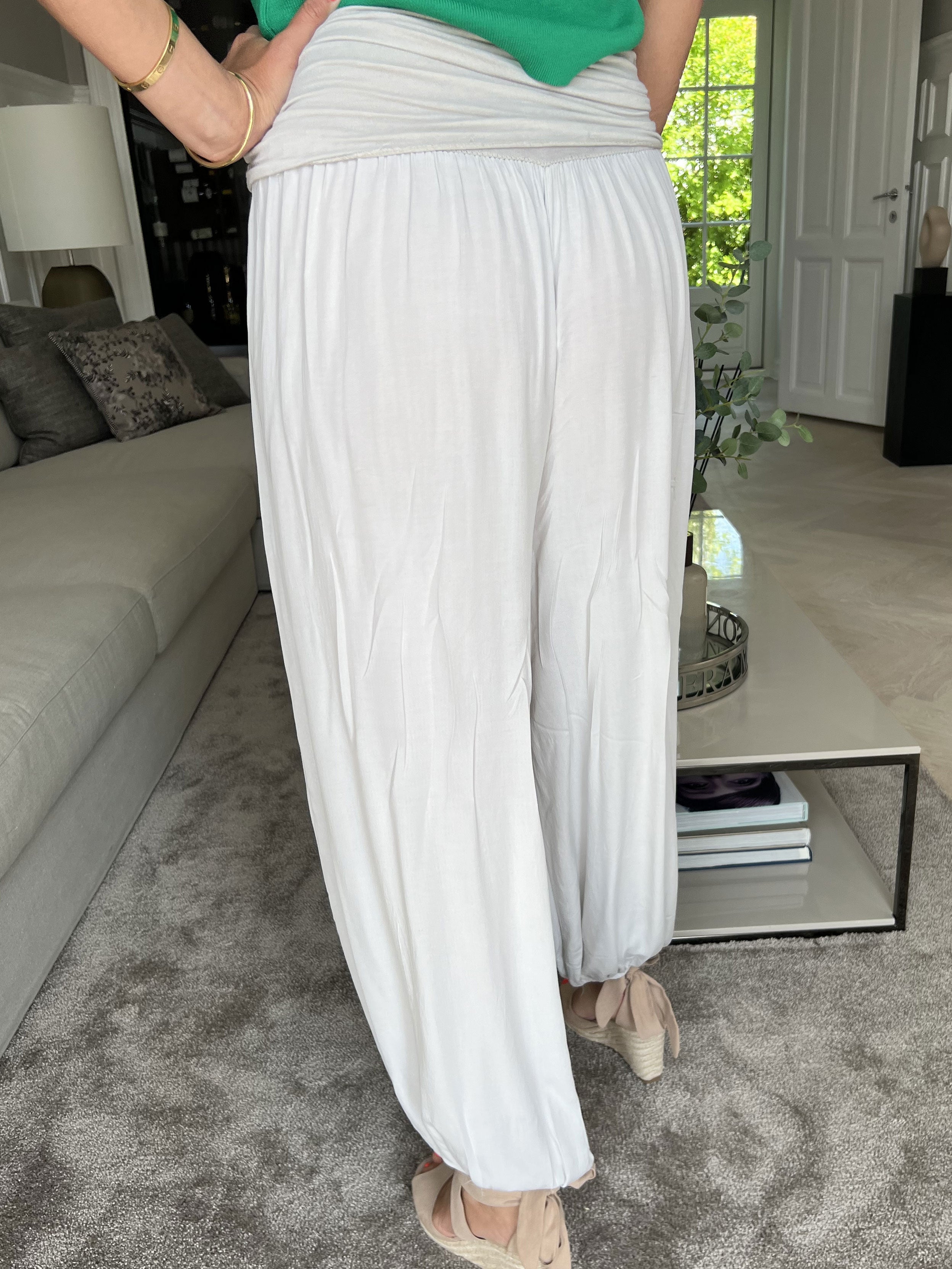 Vibe - Lätta och lösa byxor med resår i midjan